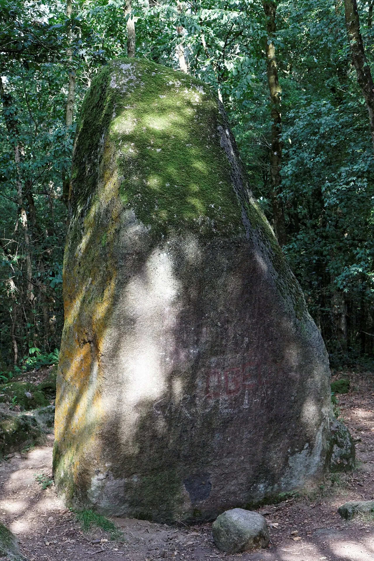Menhir de Guihallon