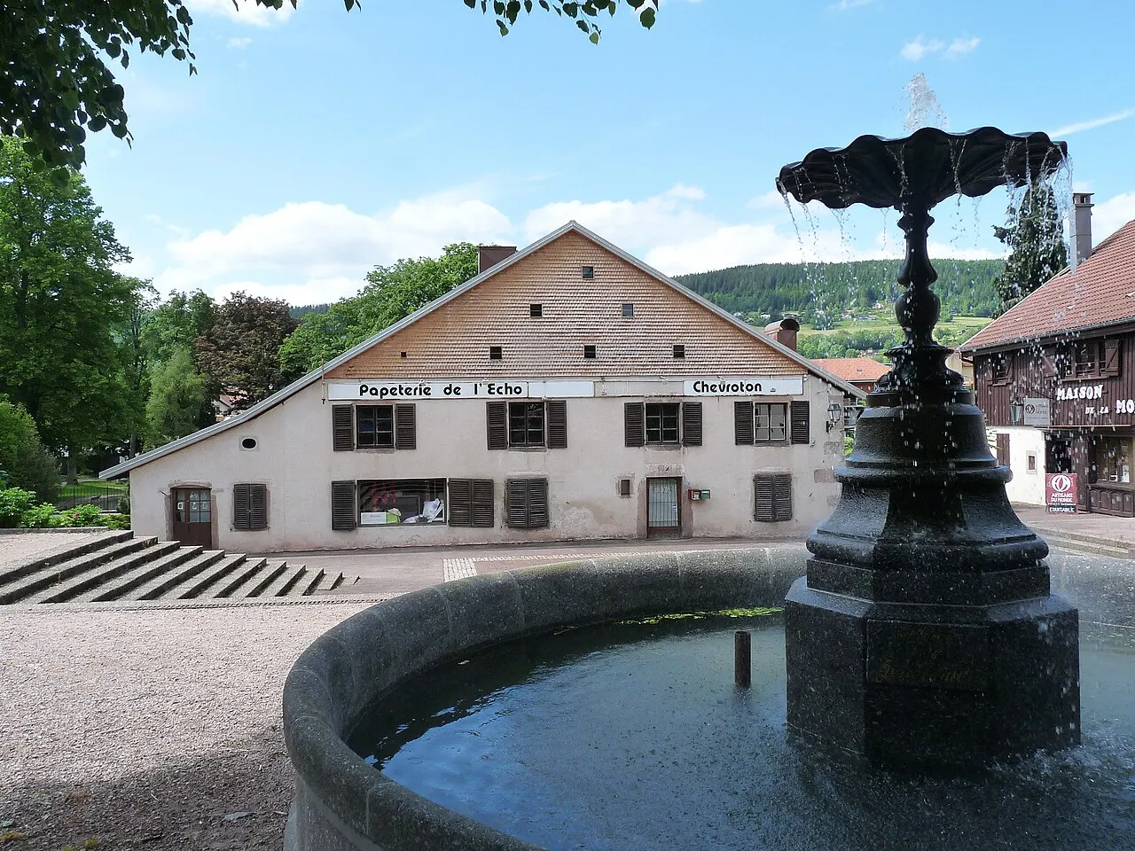 Ferme (ancienne) dite immeuble Chevroton