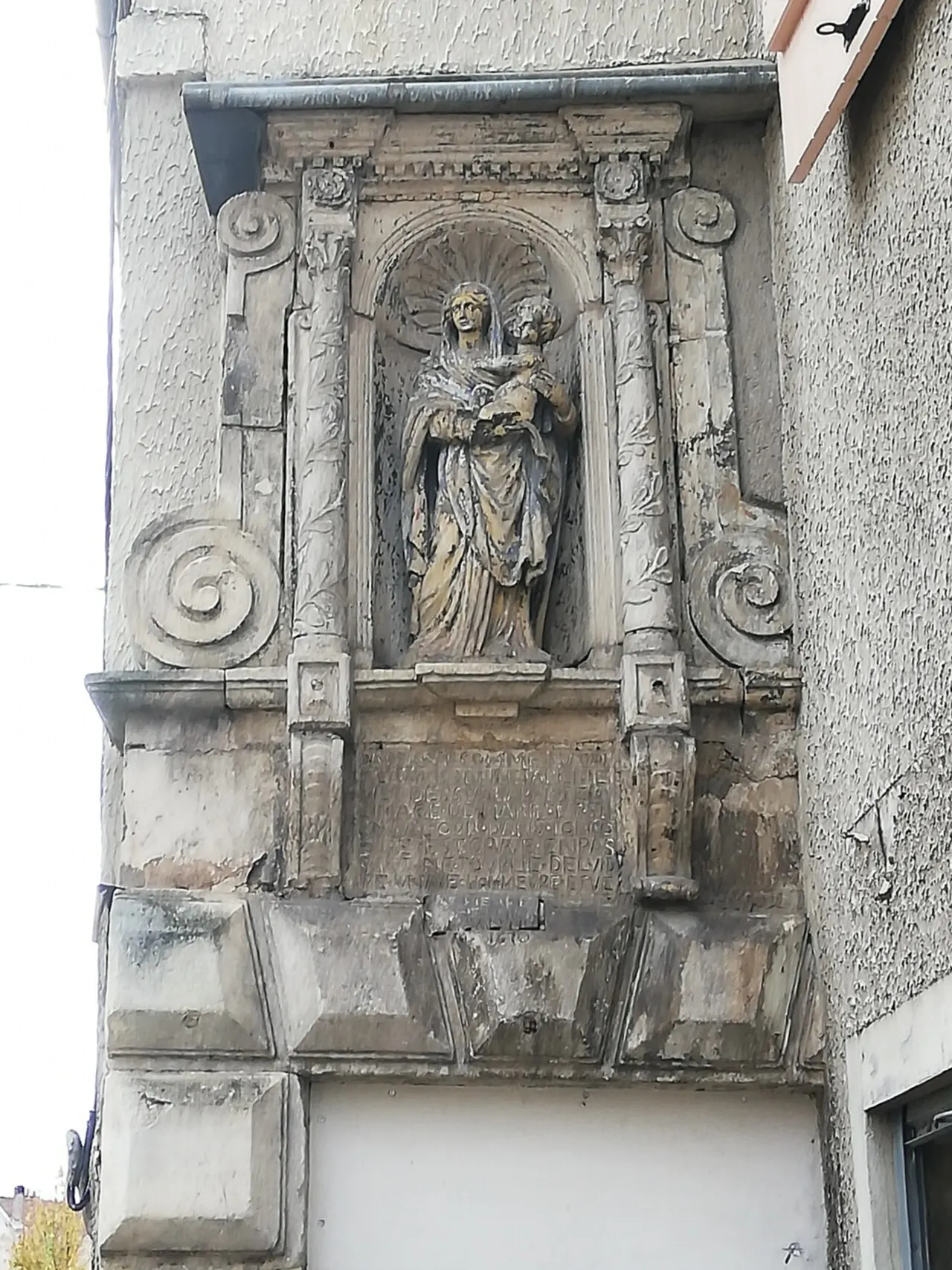 Statue de la Vierge à l’Enfant