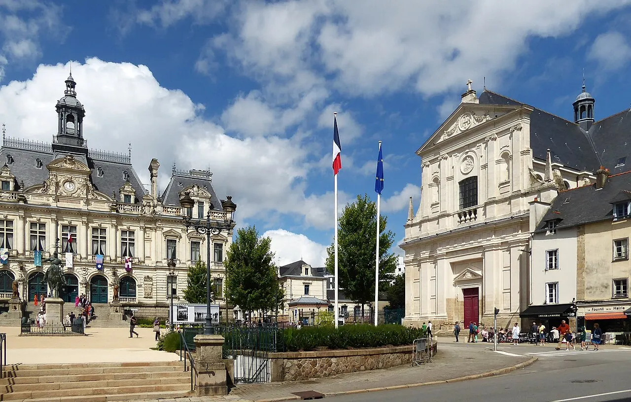 Place Maurice-Marchais