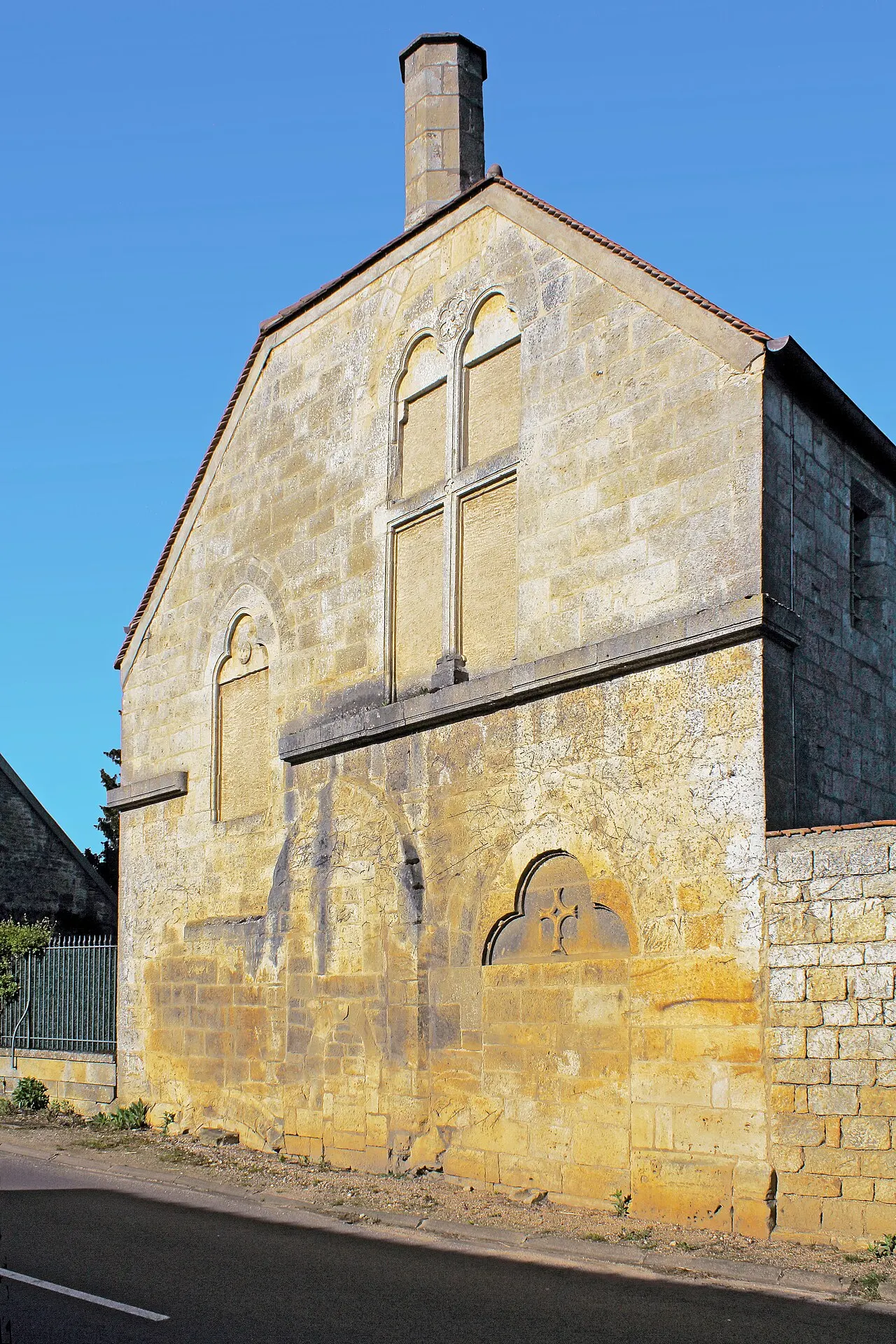 Maison du 13e siècle située à la sortie du hameau de la Perrière