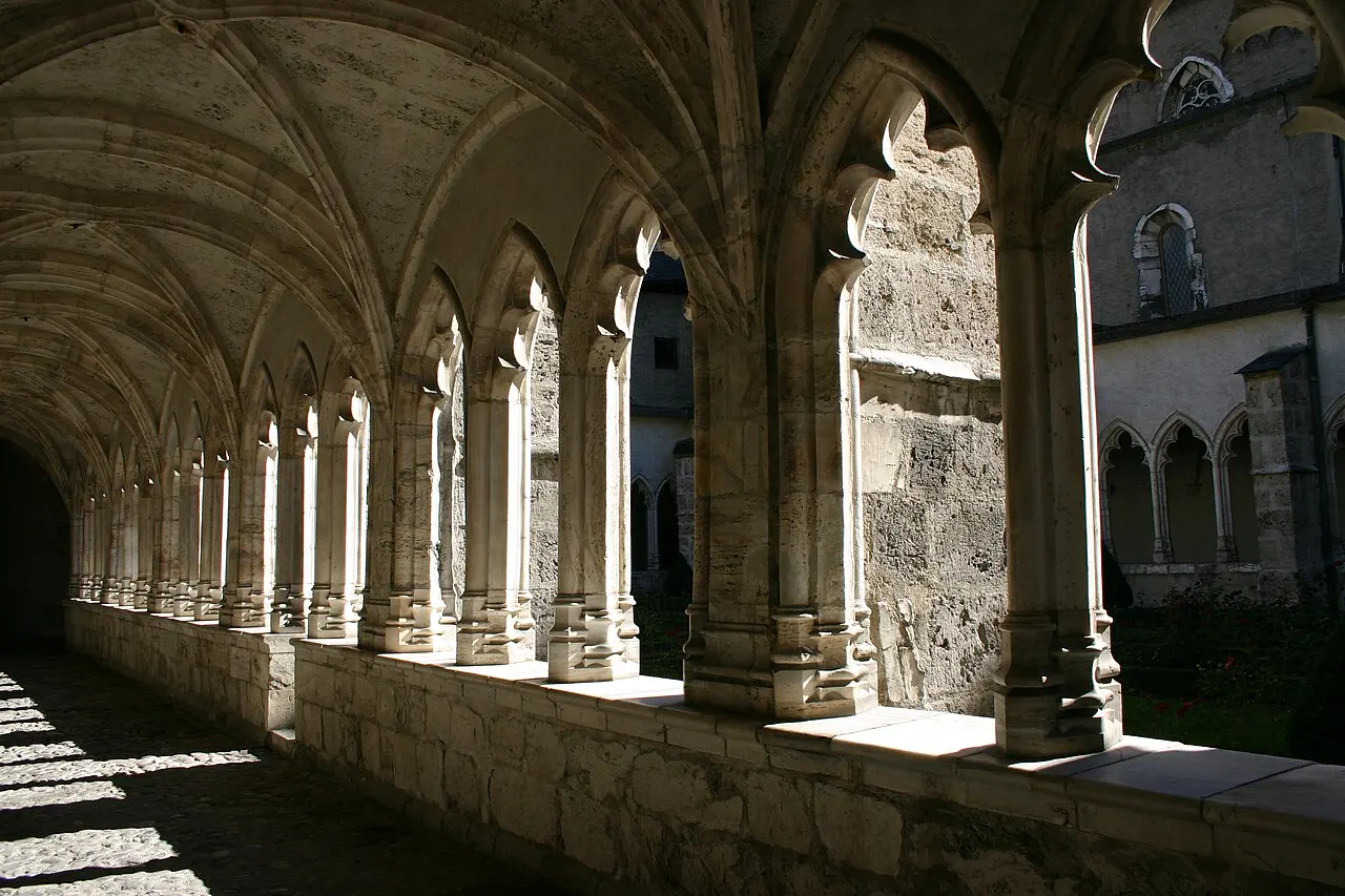 Le Cloître de la Cathédrale Saint-Jean-Baptiste