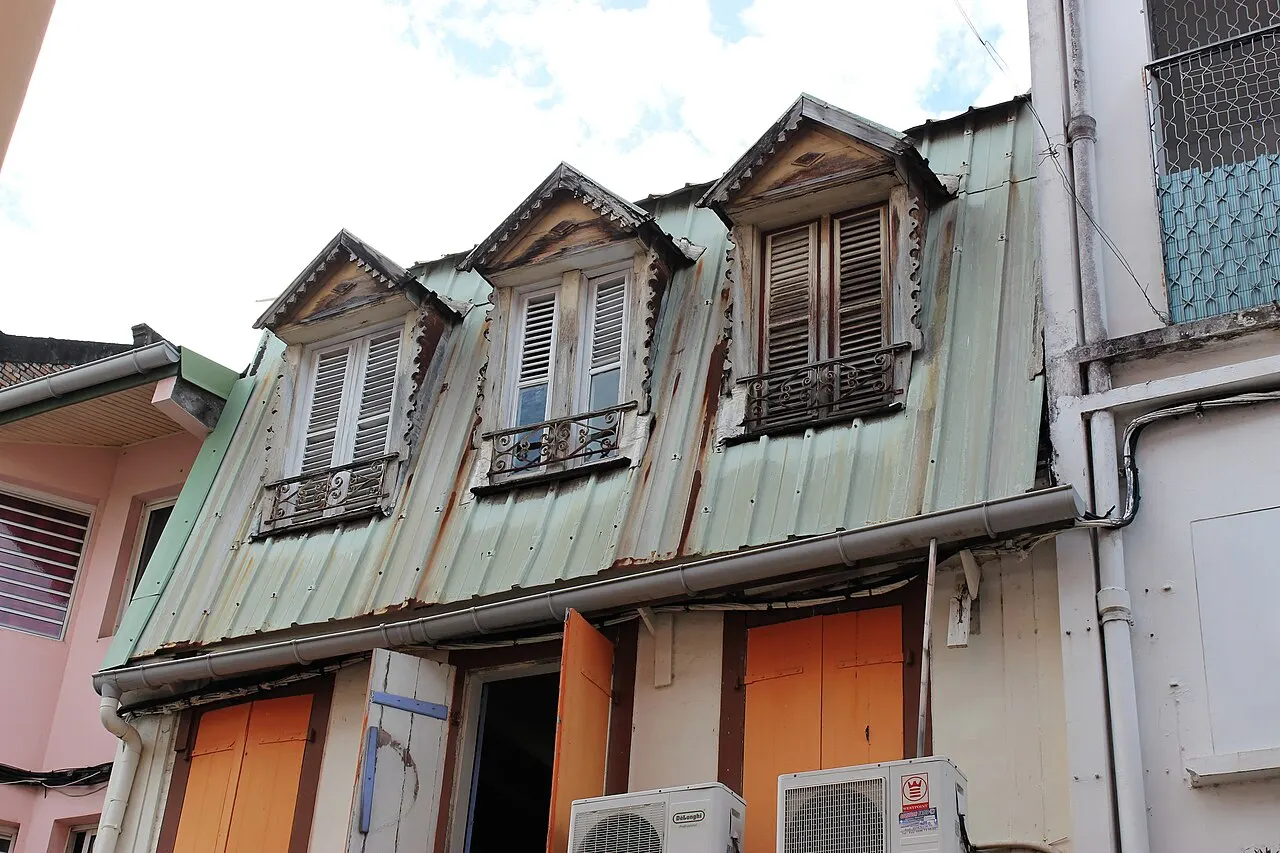Immeuble, boulangerie SURENA
