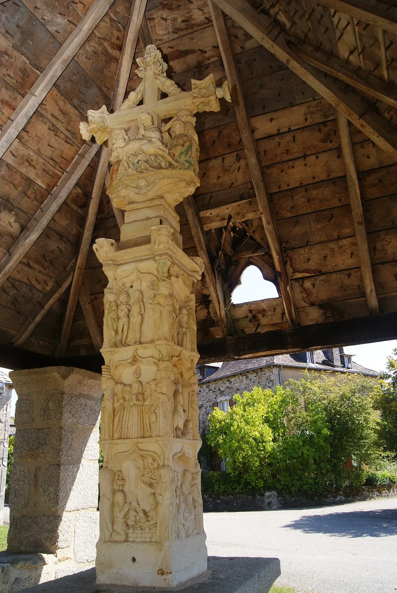 Croix couverte de l’ancien cimetière