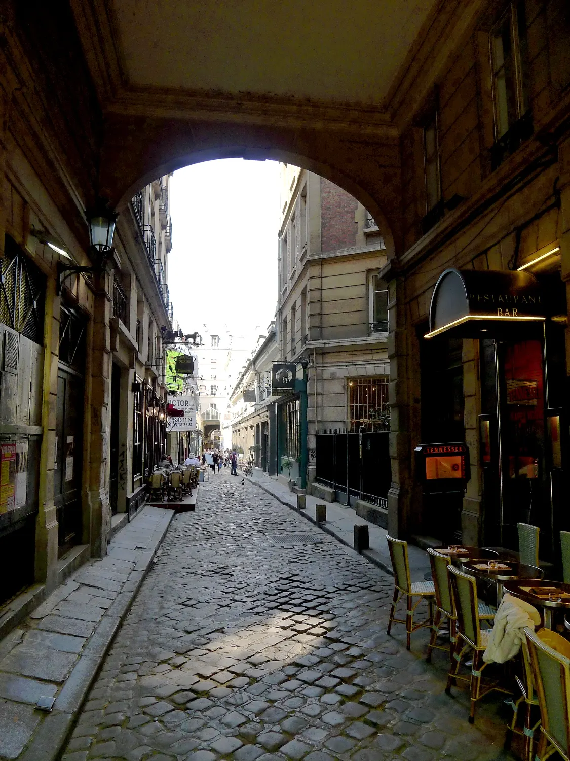 Passage de la Cour du Commerce Saint-André (voir aussi : Enceinte de Philipe-Auguste)
