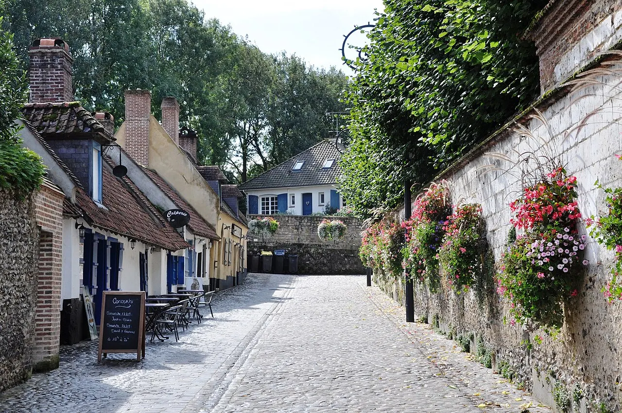Maisons adossées aux anciens remparts