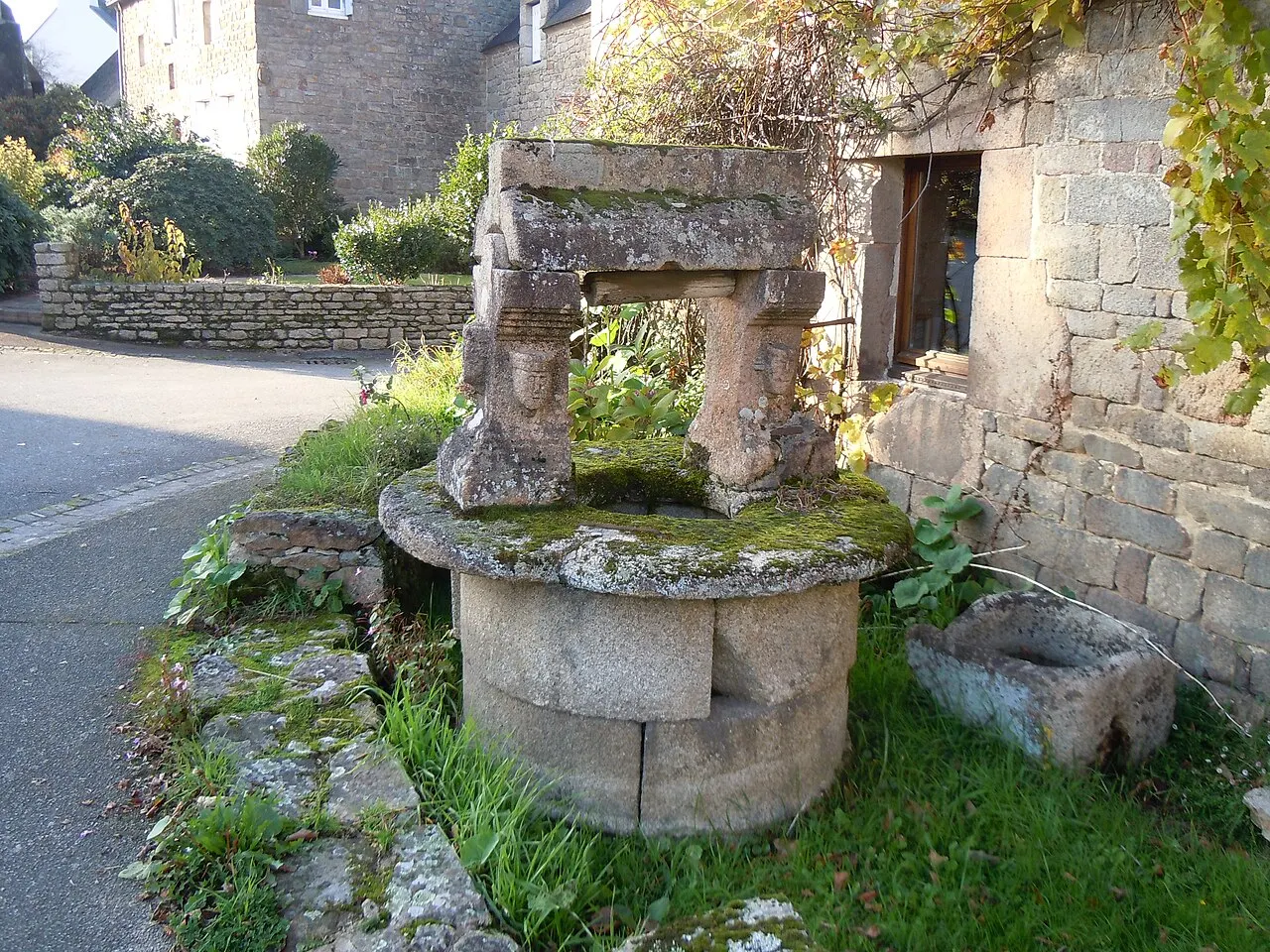 Puits et niche du Lion