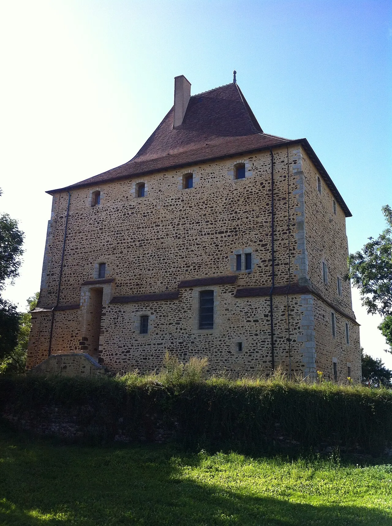 Ensemble castral de Vèvre, situé au lieu dit La Tour