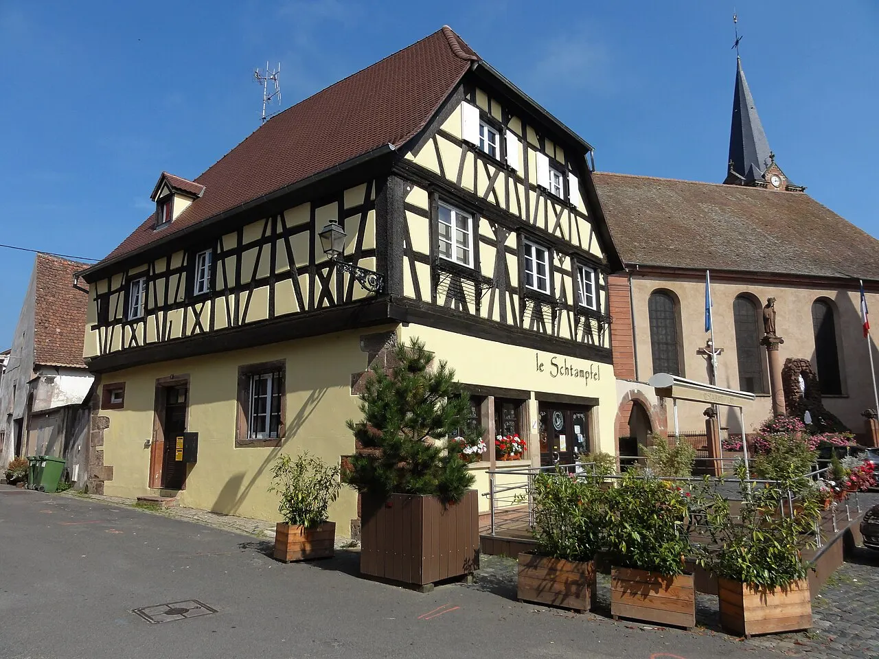 Corps de garde et maison