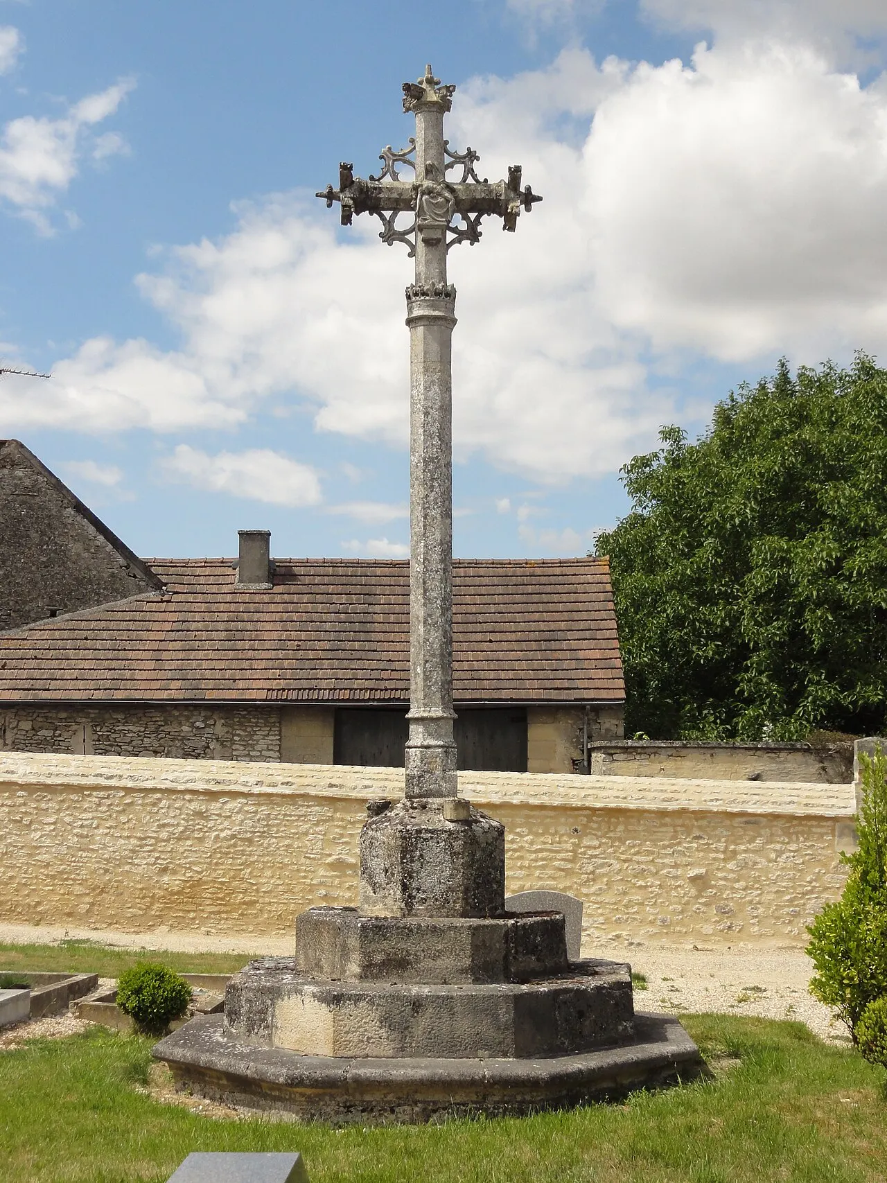 Croix de cimetière du 15s