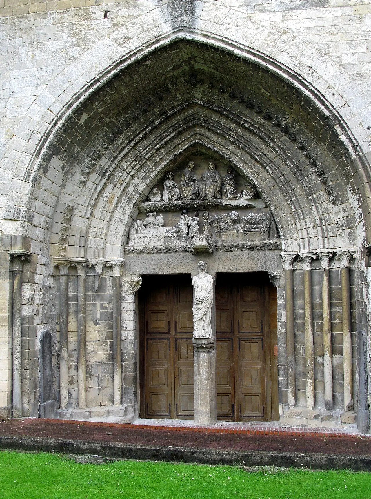Crypte et Collégiale de Longpré-les-Corps-Saints