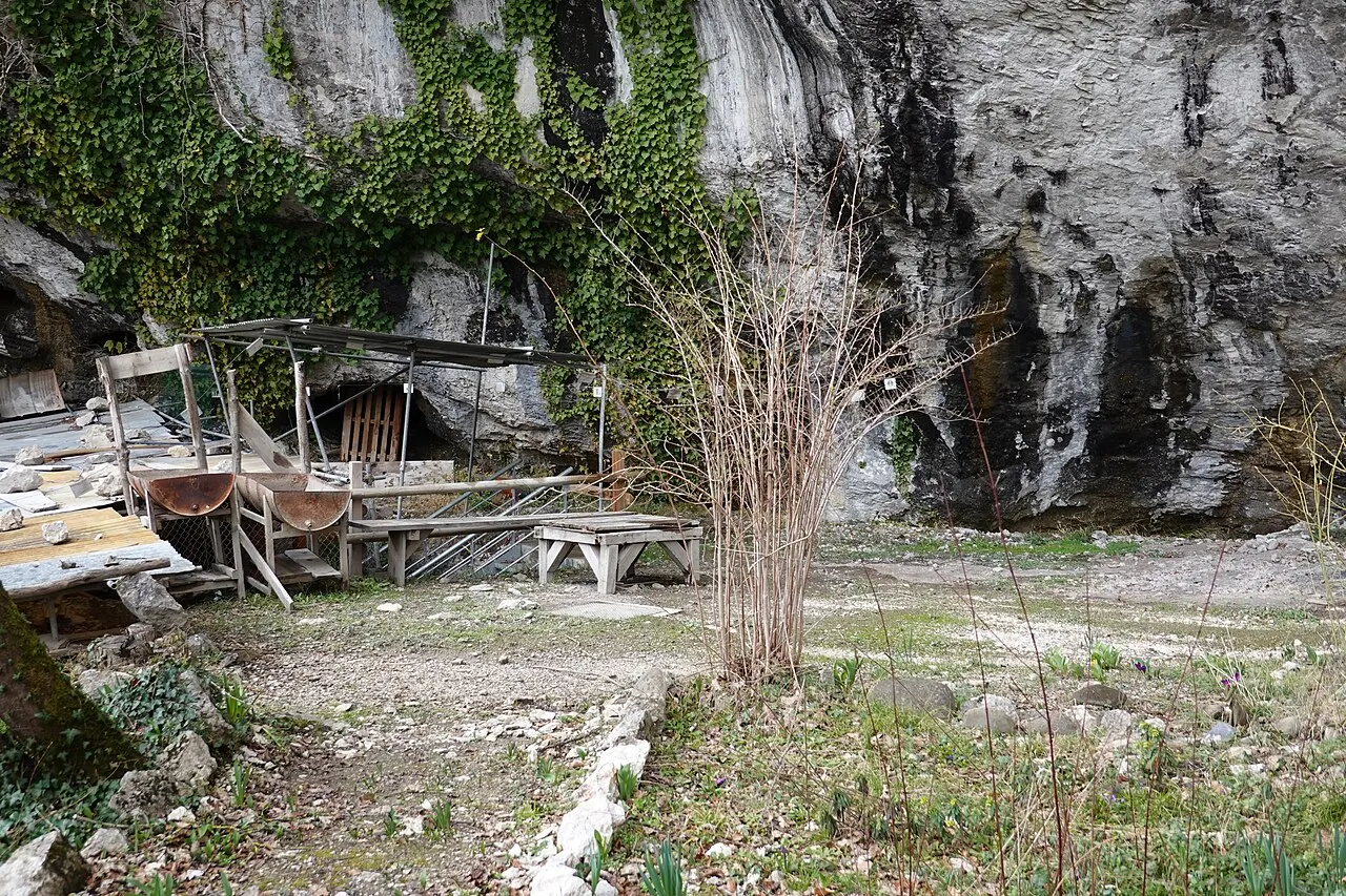 Abri sous roche dénommé La Vieille Église