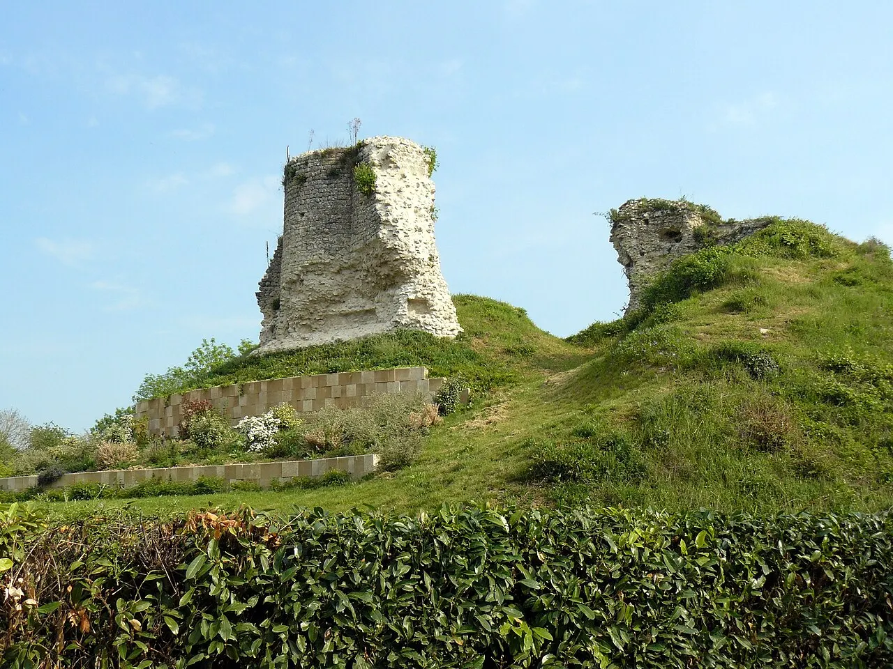 Donjon (vestiges) et sol des parcelles