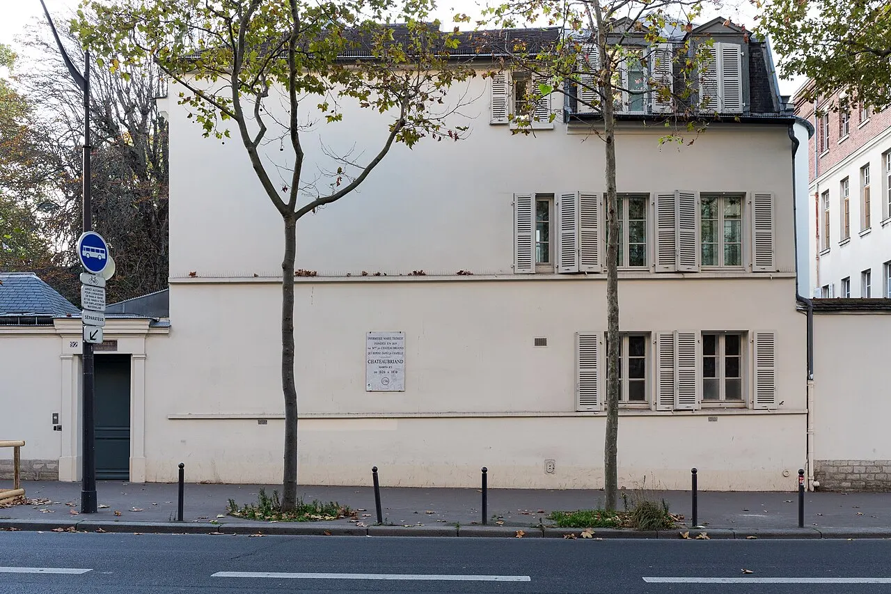 Ancien relais de poste, kiosque et regard