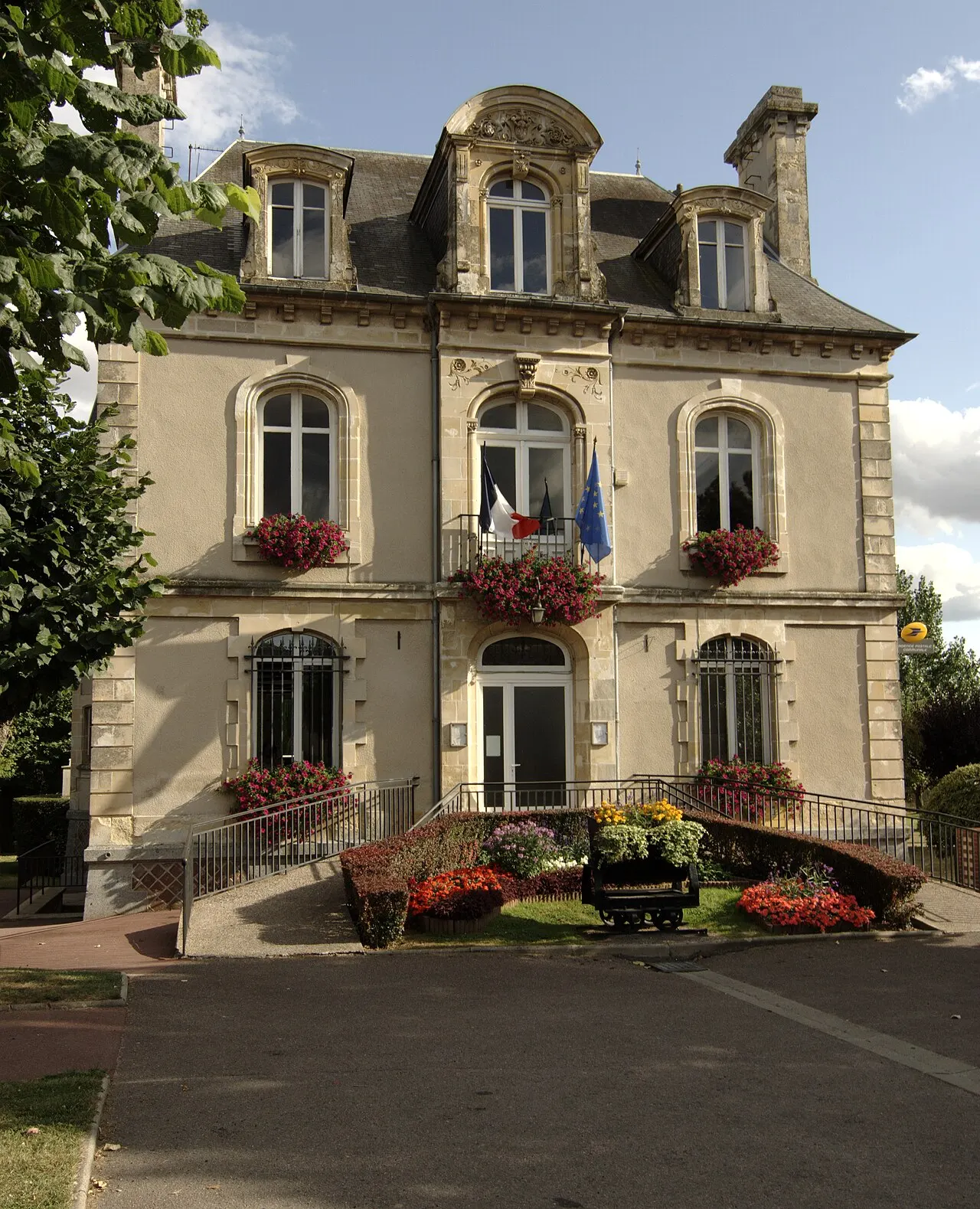 Maison sise à la lisière ouest du bourg