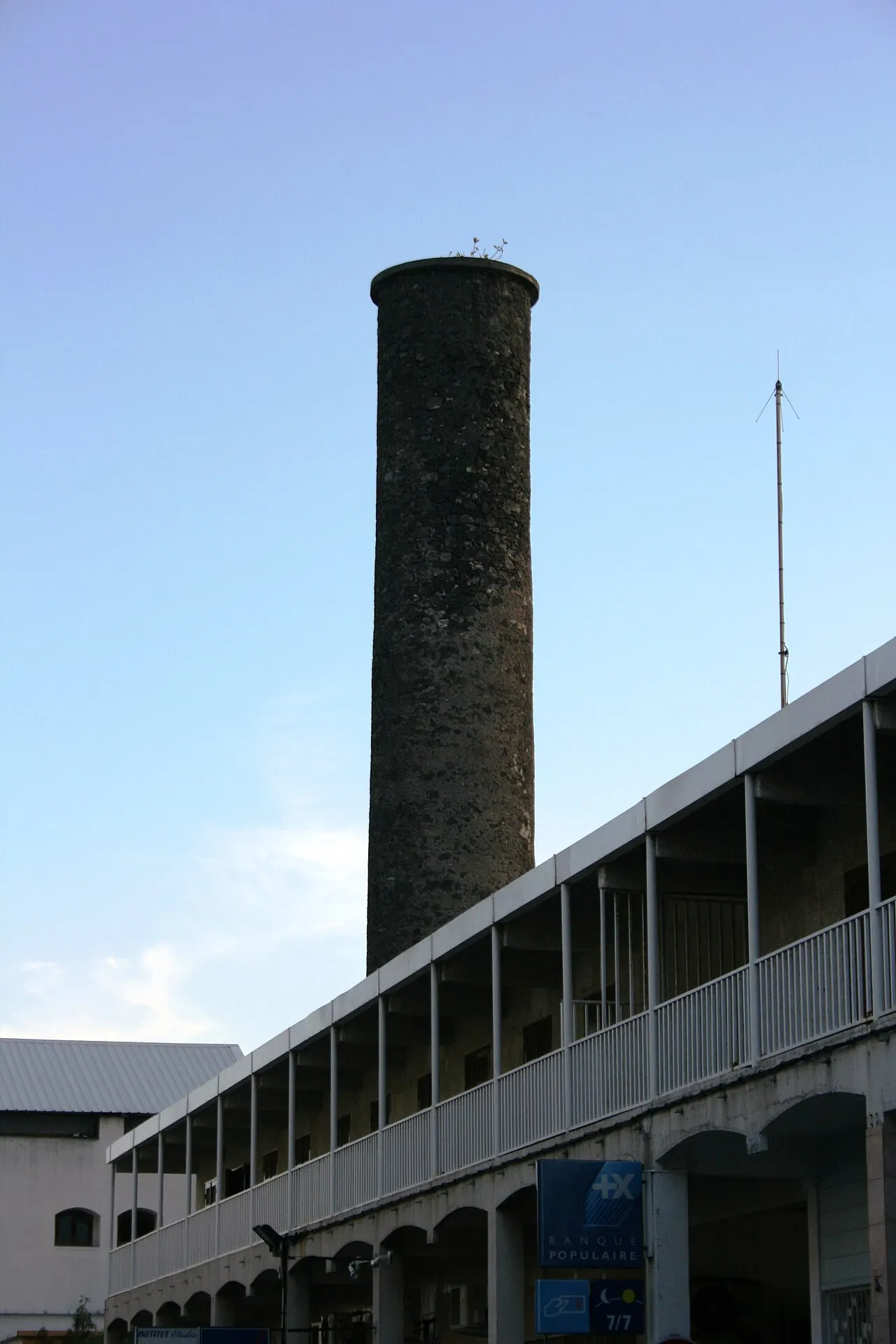 Cheminée dite « Isautier », plus connue sous la dénomination Distillerie Isautier