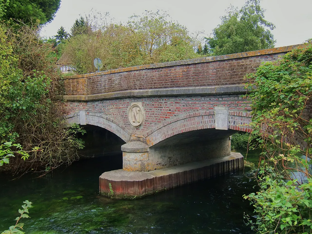 Pont Napoléon, franchissant le canal des Moulins, sur le CV 18