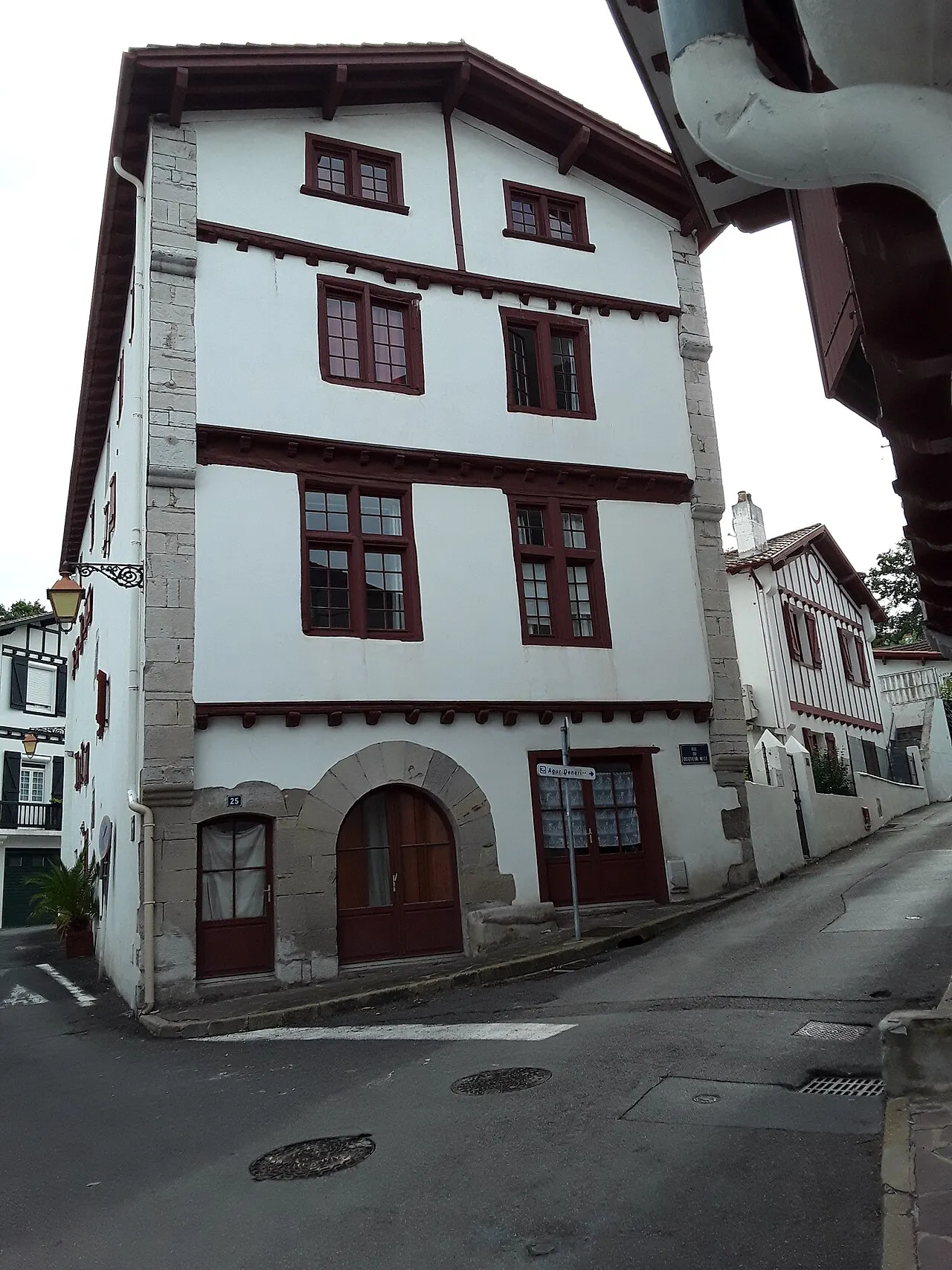 Maison Neria