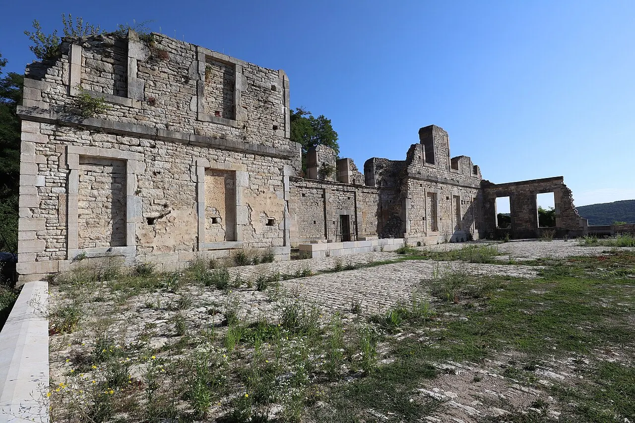 Abbaye Saint-Vivant (ruines) ou vestiges de l’abbaye Saint-Vivant