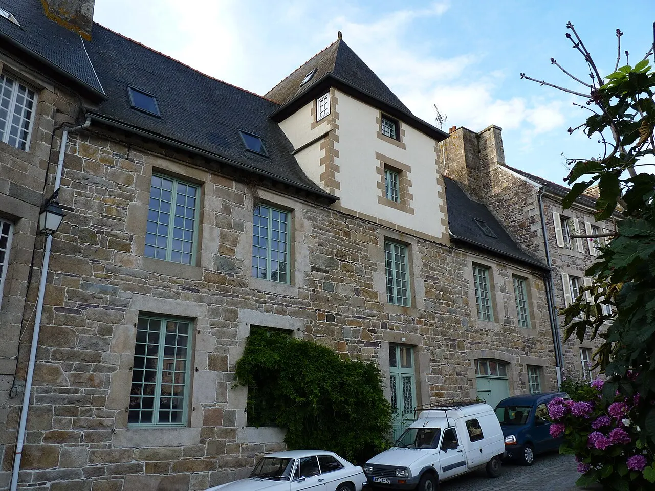 Maison à tour carrée