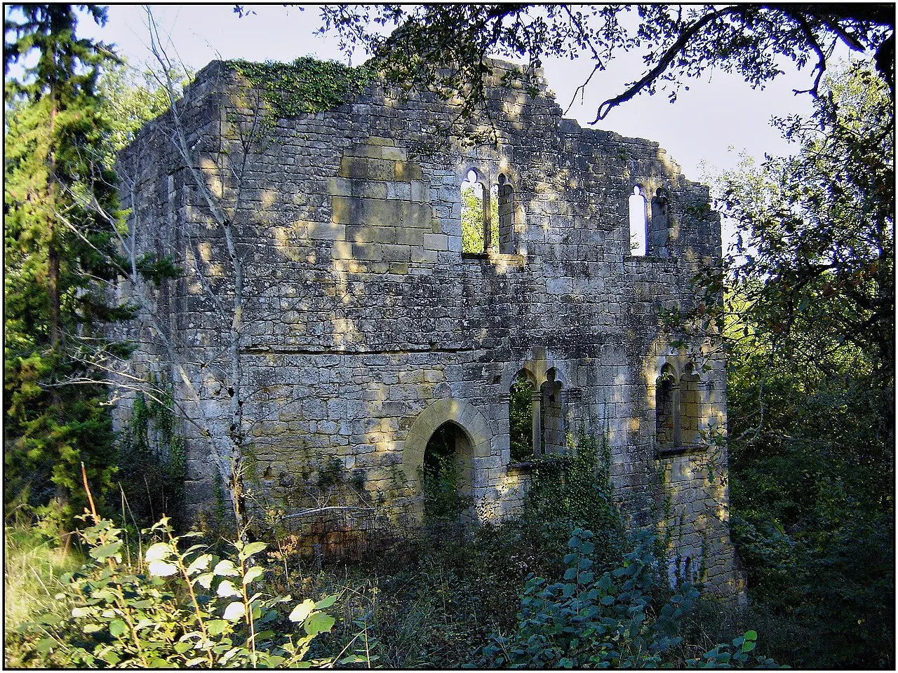 Ruines et sol de l’ancien couvent d’Abrillac