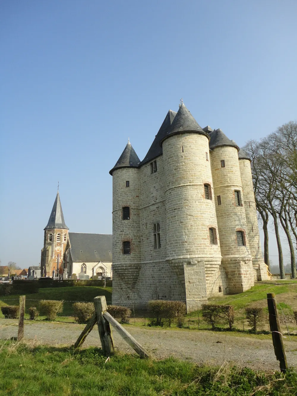 Donjon de Bours
