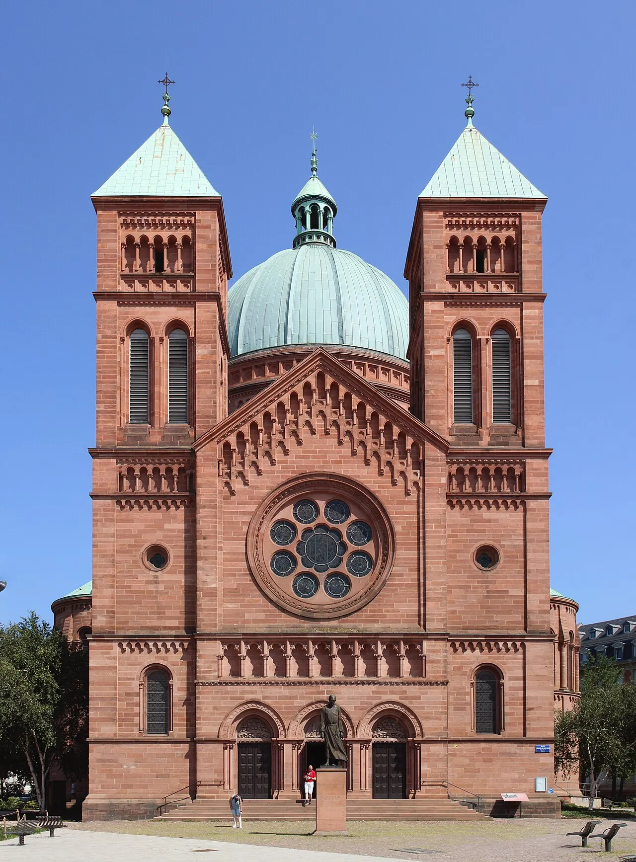 Église catholique Saint-Pierre-le-Jeune