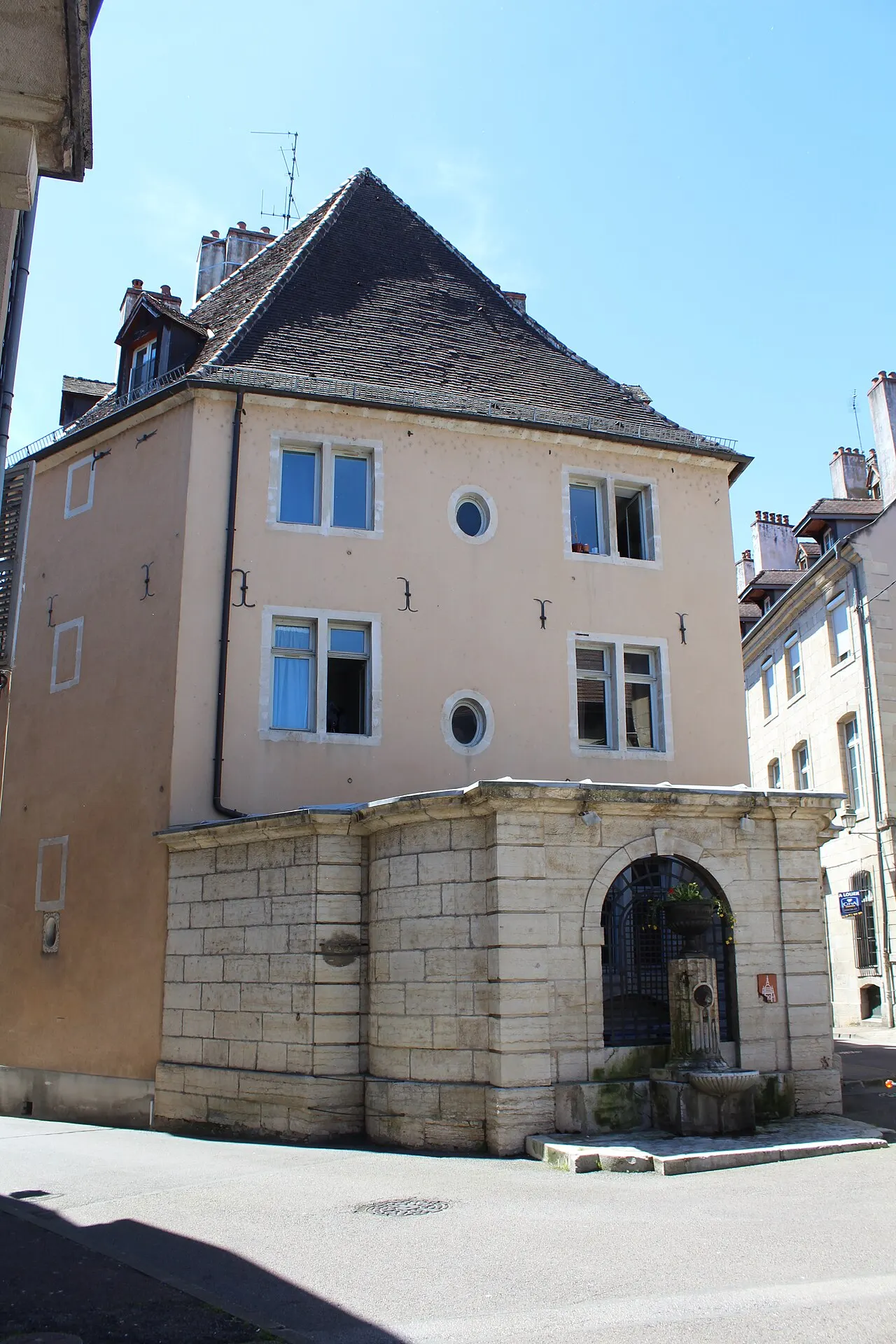 Maison dite ancien hôtel Luc de Saint-Mauris