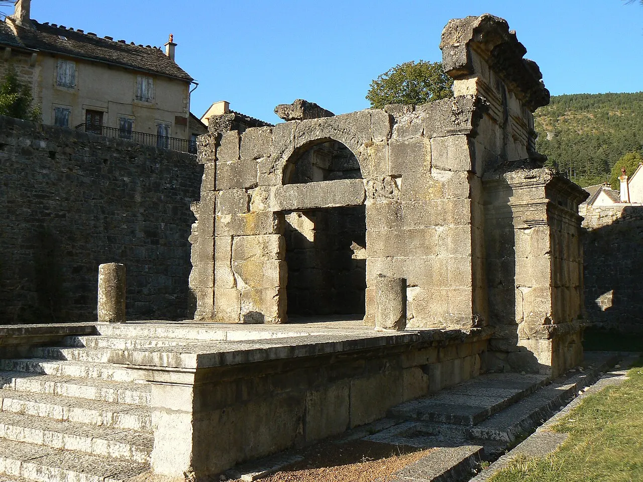 Mausolee Romain de Lanuejols