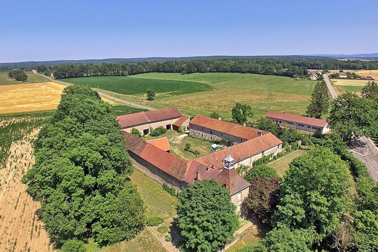 Ferme de l’ancienne abbaye de Prémontrés Notre-Dame de Corneux