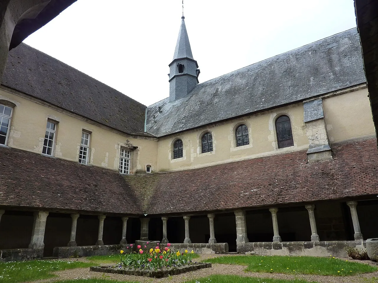 Cloître de l’Ancien couvent des Clarisses de Saint-François