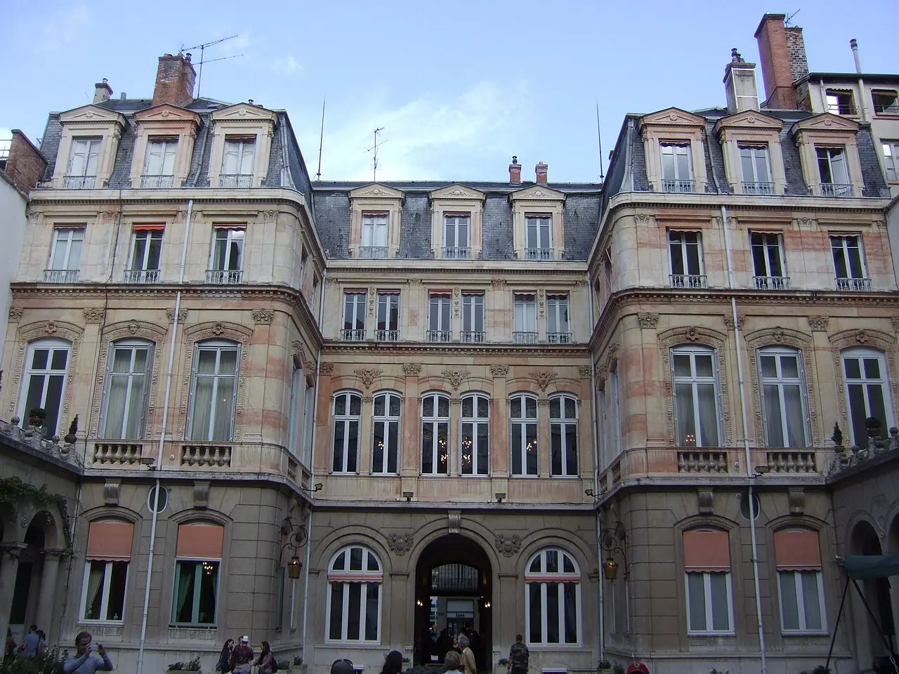 Hôtel dit du Gouverneur Militaire de Lyon, ancien hôtel particulier des barons Vitta