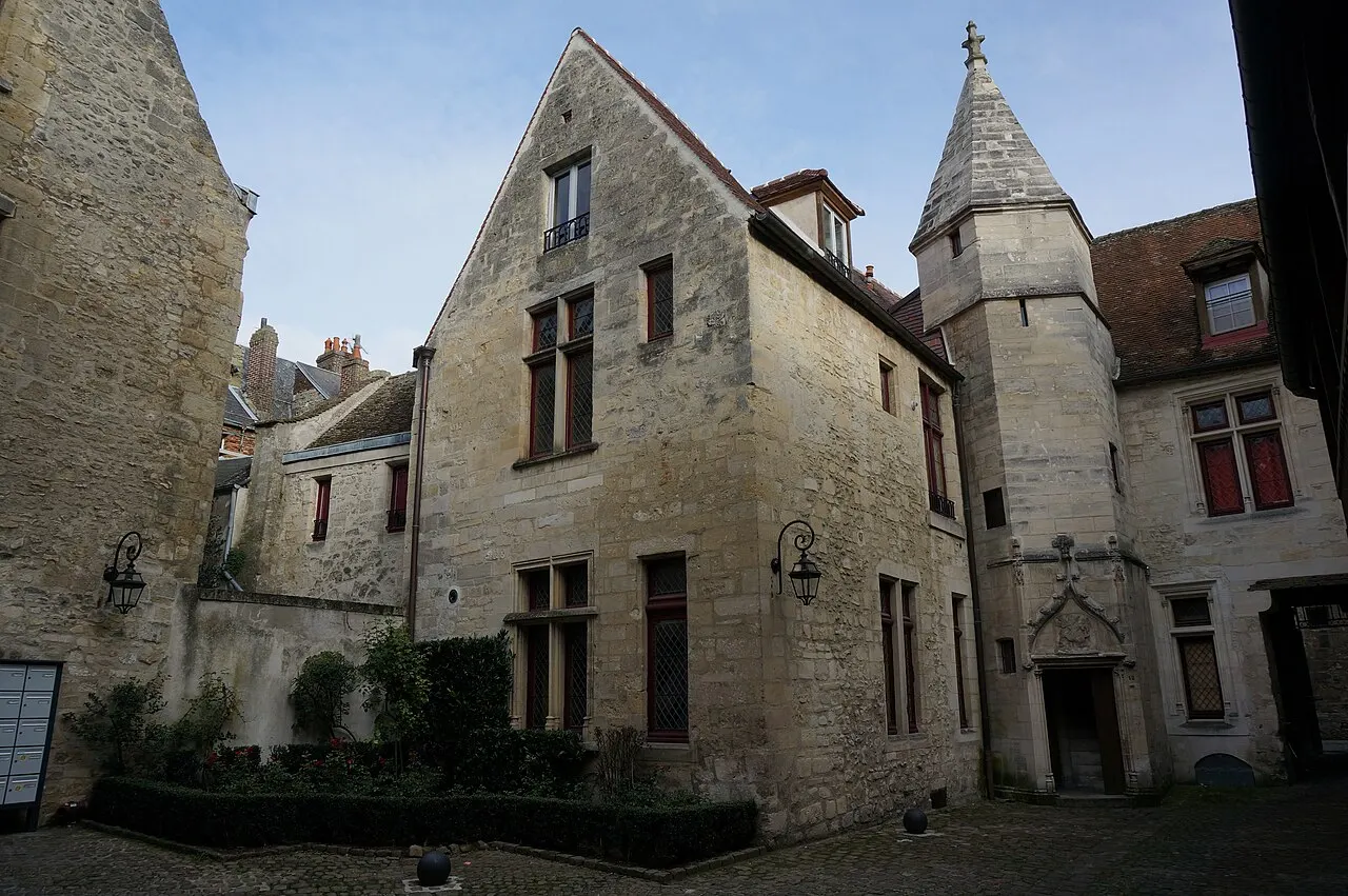 Ancienne Hôtellerie du Dauphin, dite Cour du Change