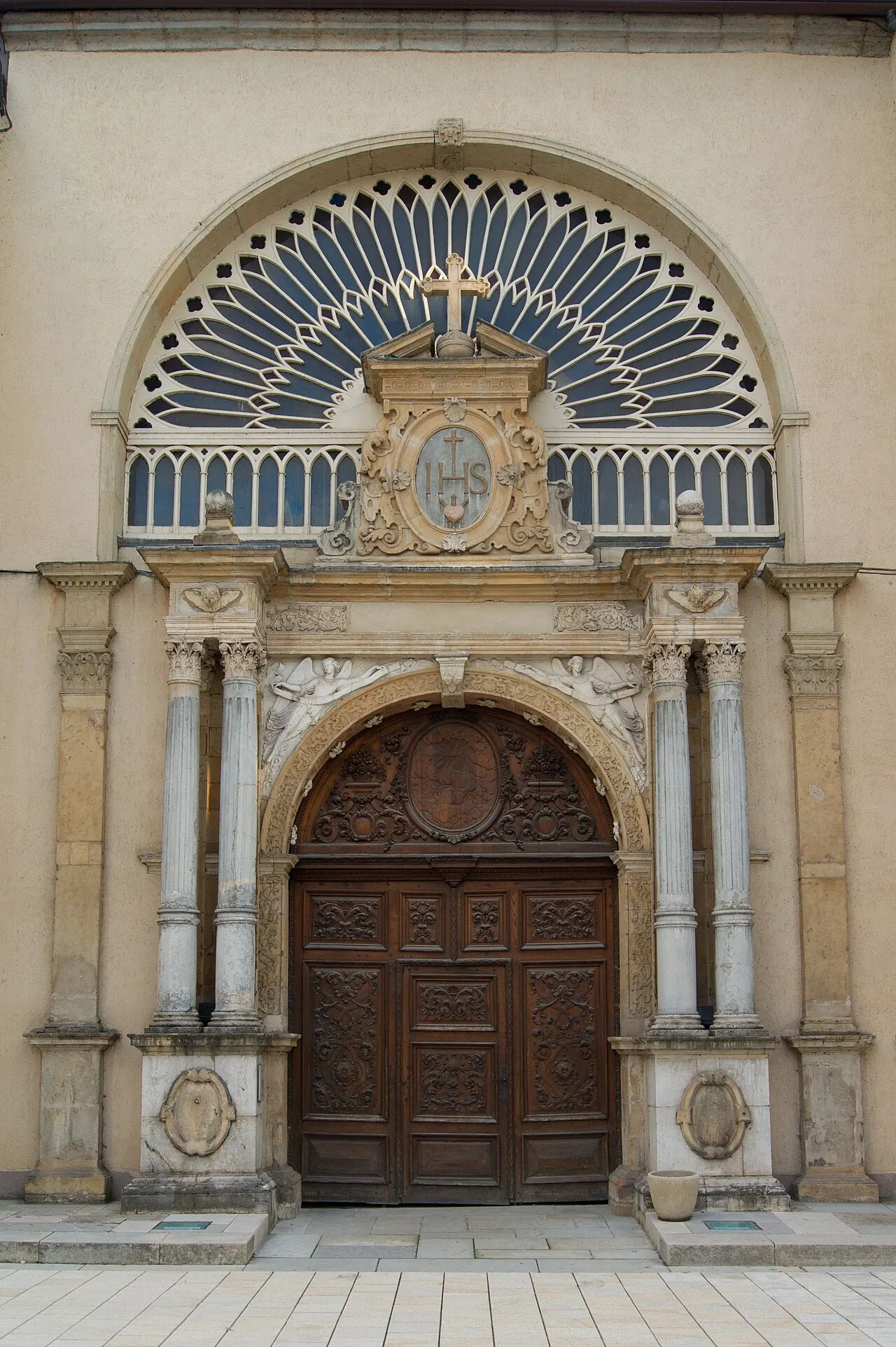 Portail de l’ancienne chapelle des Annonciades