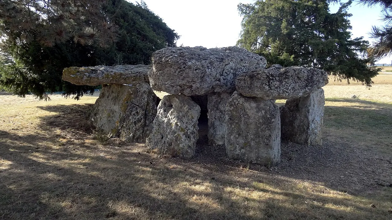 Dolmen dit de la Pierre Levée