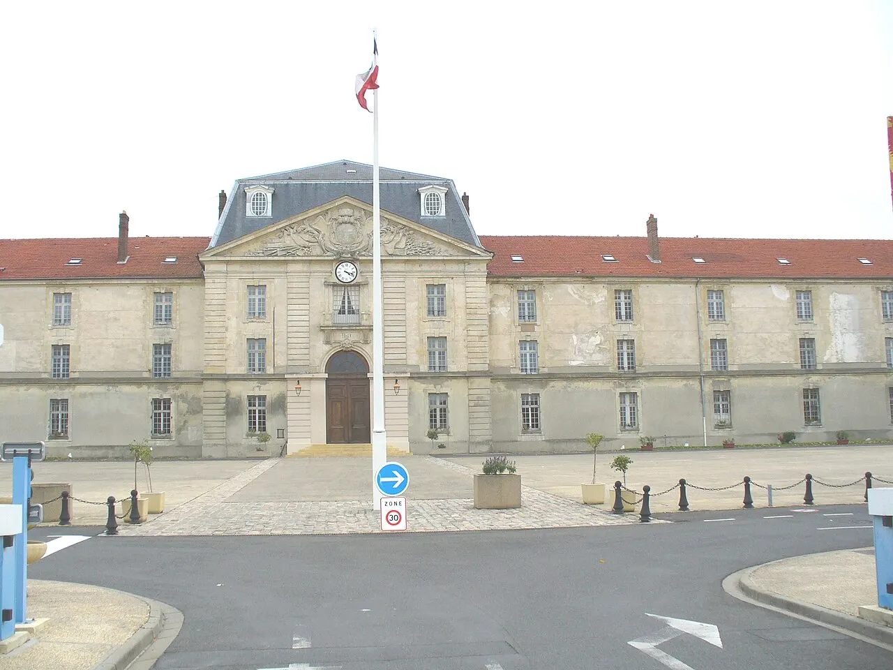 Caserne des Gardes Suisses (ancienne) ou Caserne Guynemer