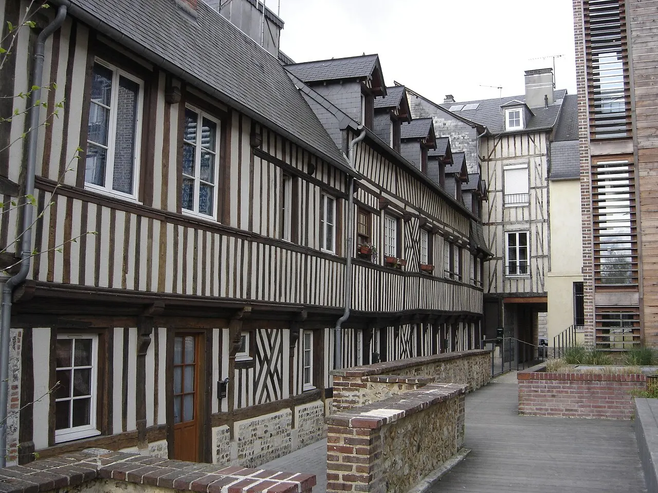 Immeuble à logements de la cour Canel