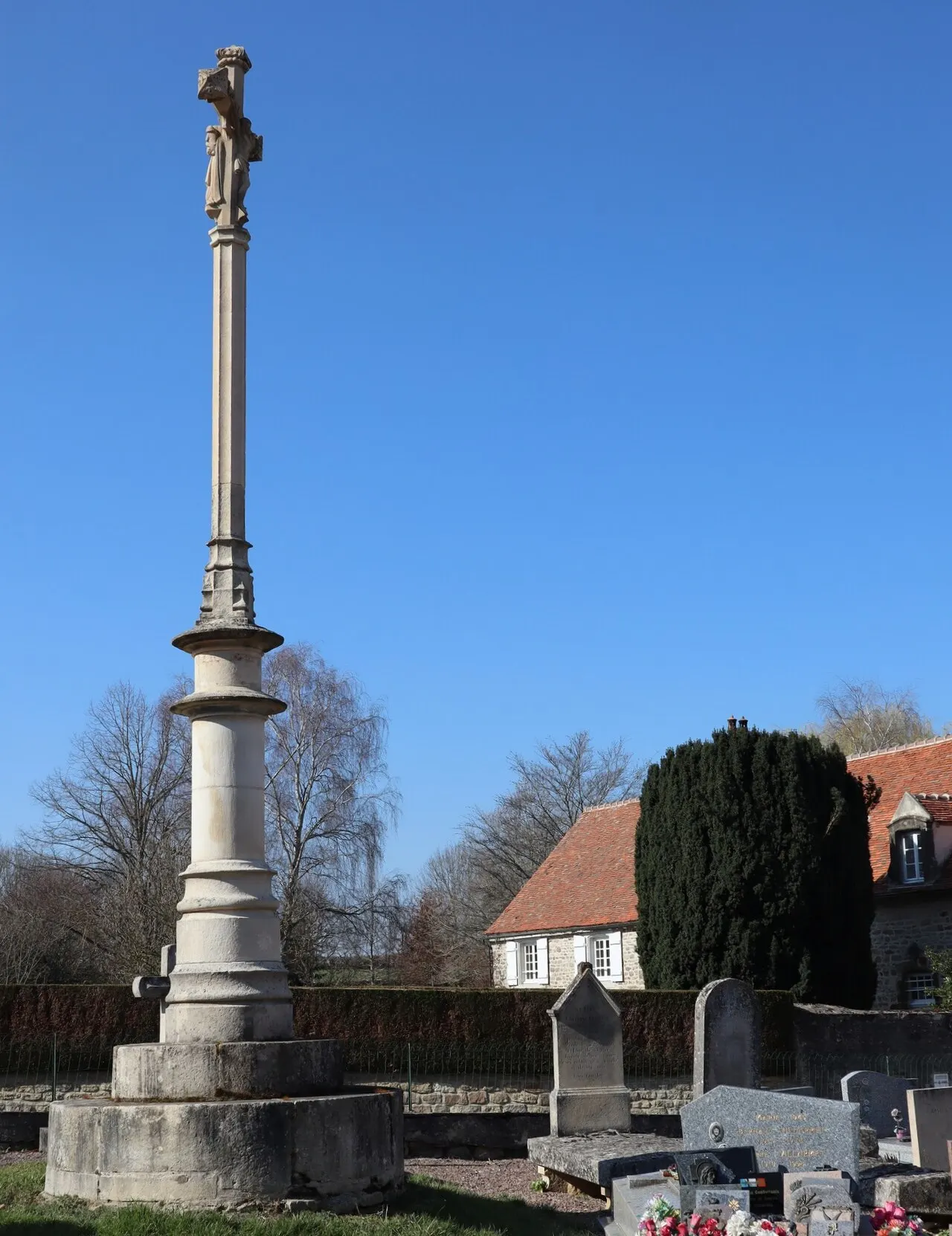 Cimetière de Courcelles les Semur