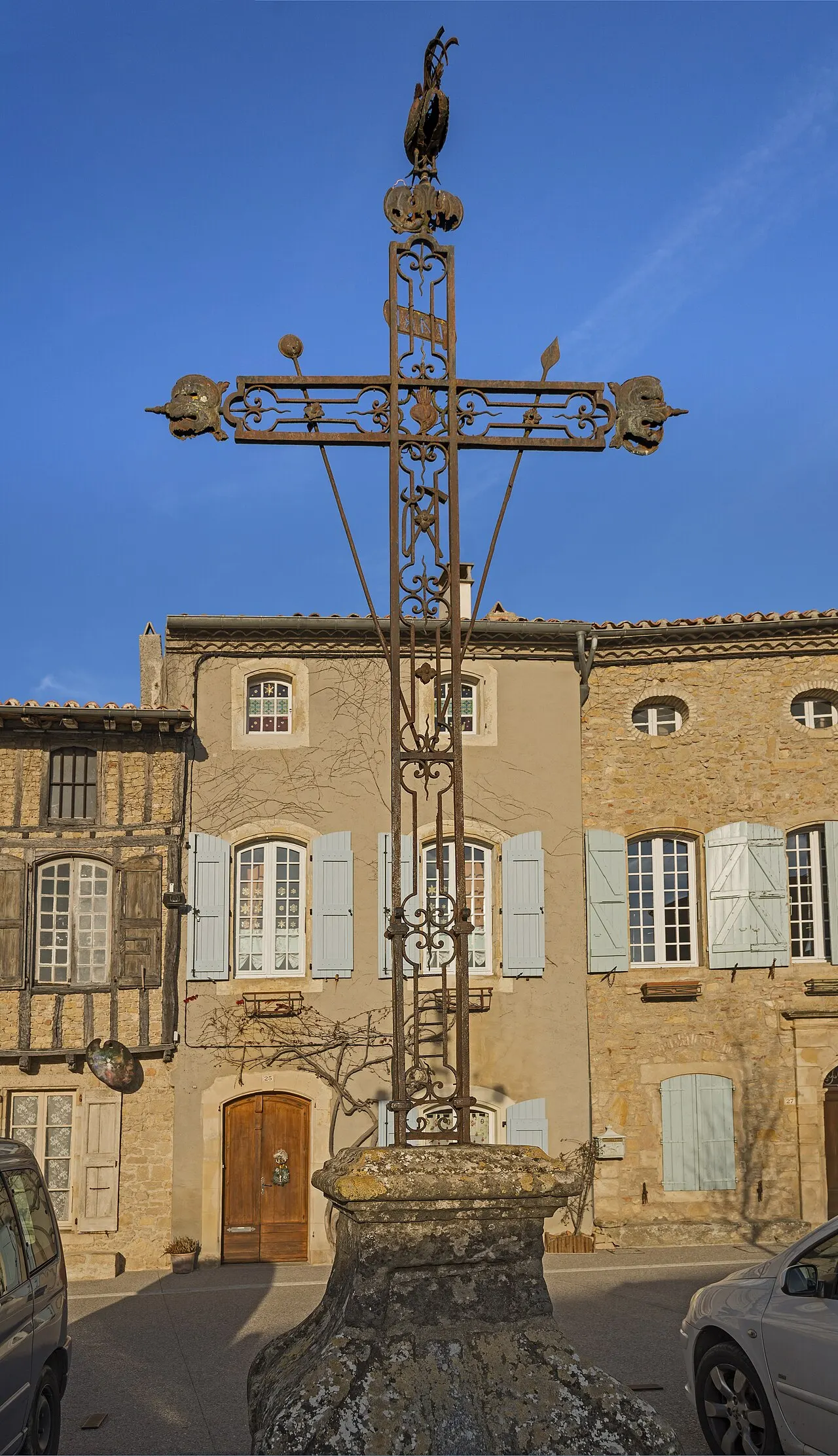 Croix en fer forgé