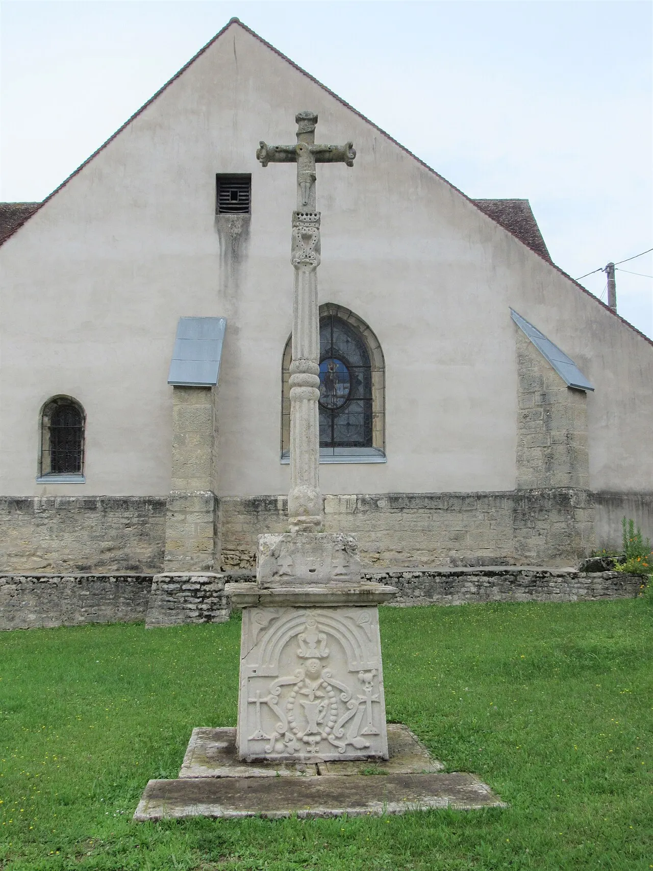 Croix sculptée
