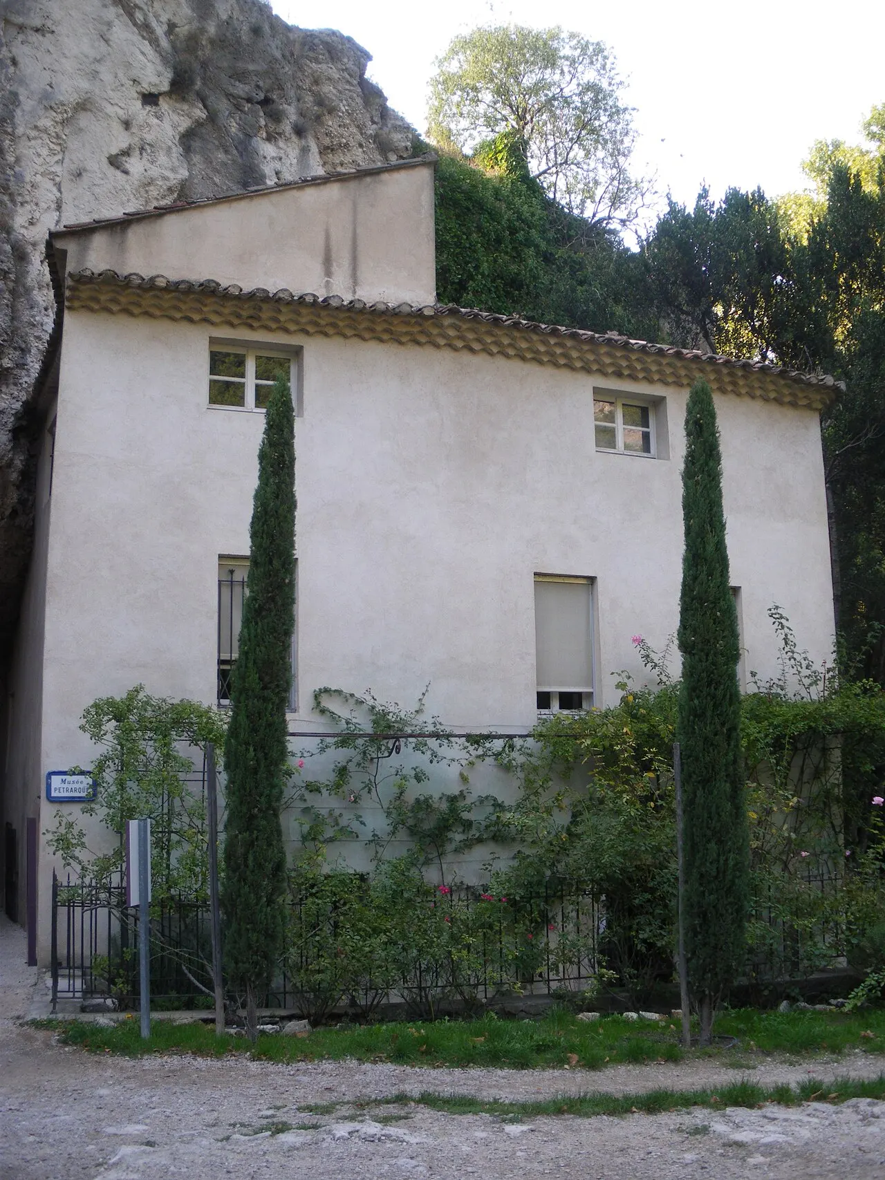 Musée-Bibliothèque François Pétrarque