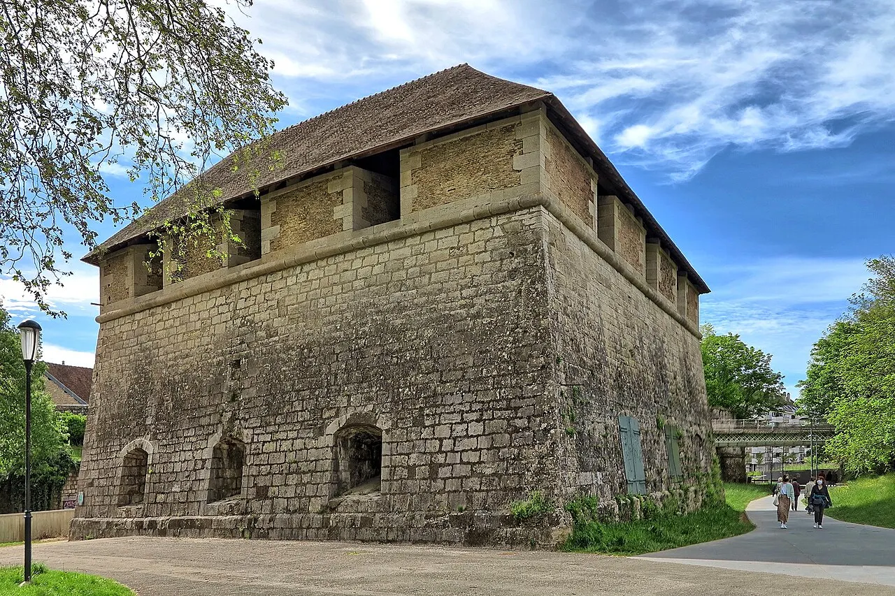 Tour bastionnée de Rivotte