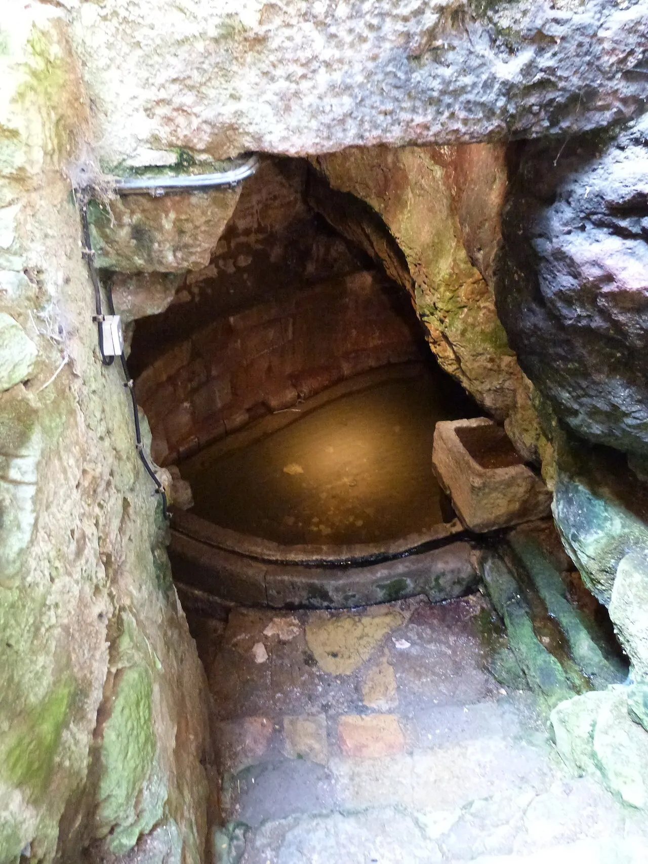 Fontaine troglodytique dite Fontaine des Anglais