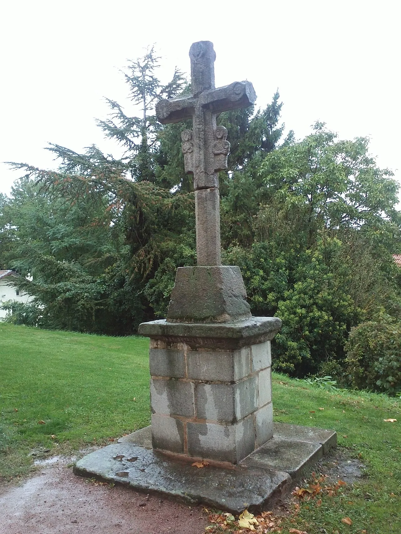Croix de cimetière (ancienne)