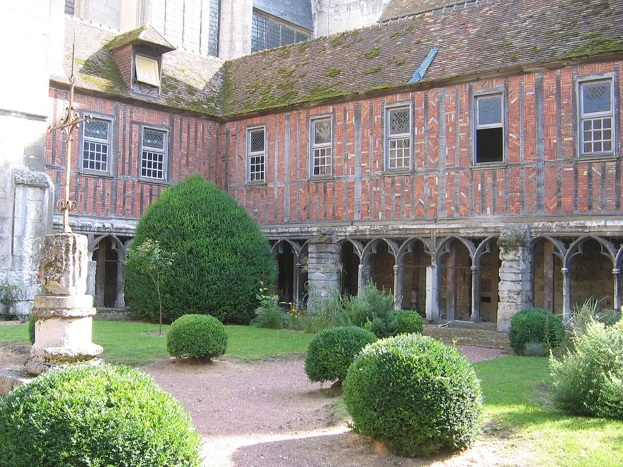 Cloître de la cathédrale et de l’ancien musée