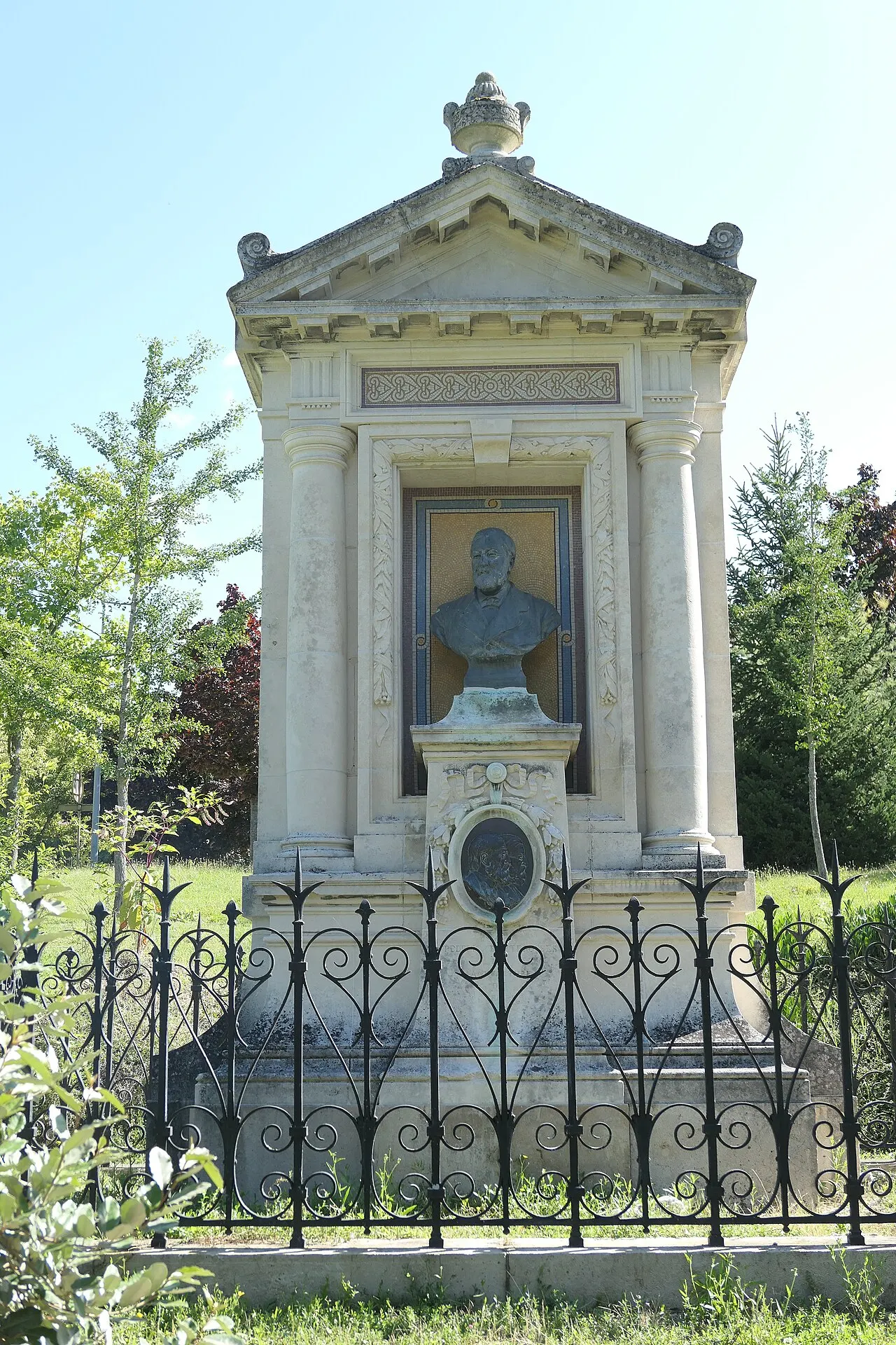 Monument de Frédéric Bapterosses