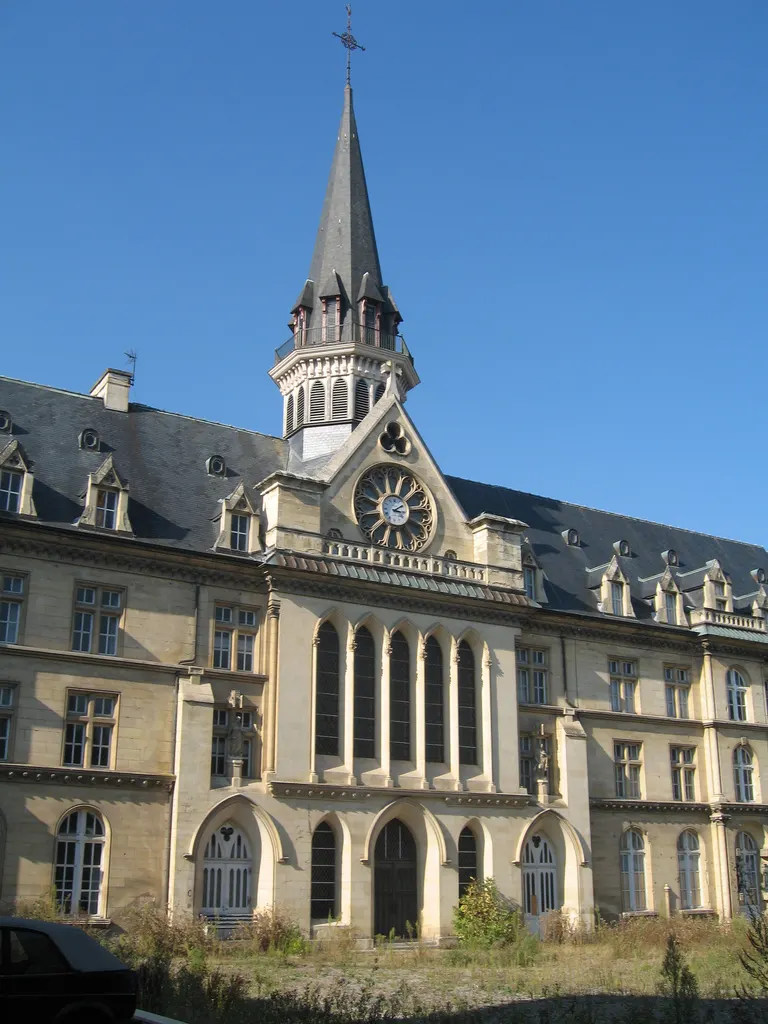 Ancien asile d’aliénés du Bon Sauveur, quartier des Hommes, actuellement D.R.A.C. (direction régionale des affaires culturelles)