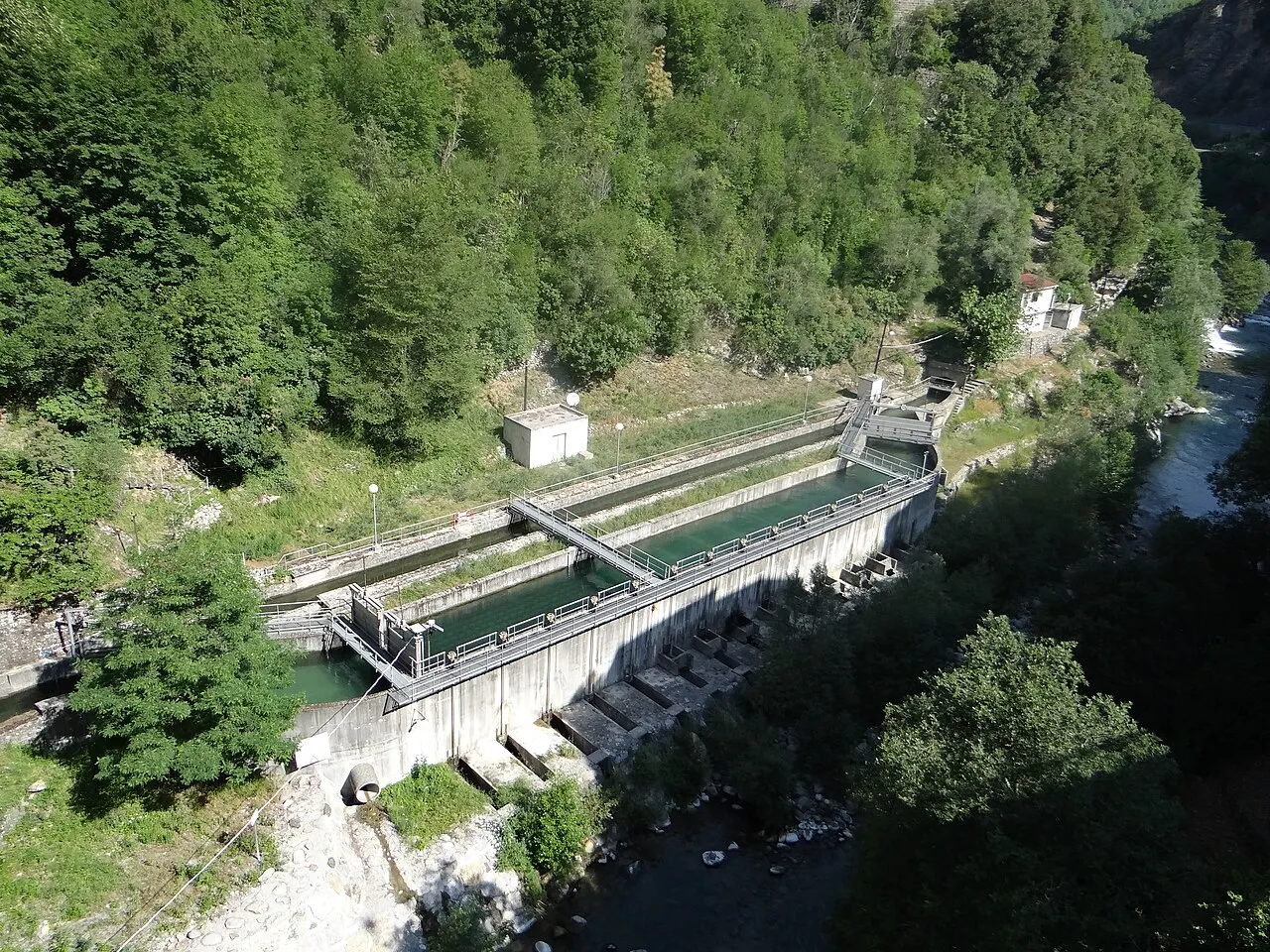 Prise d’eau de Saint-Jean-la-Rivière, ouvrage de tête du canal de la Vésubie