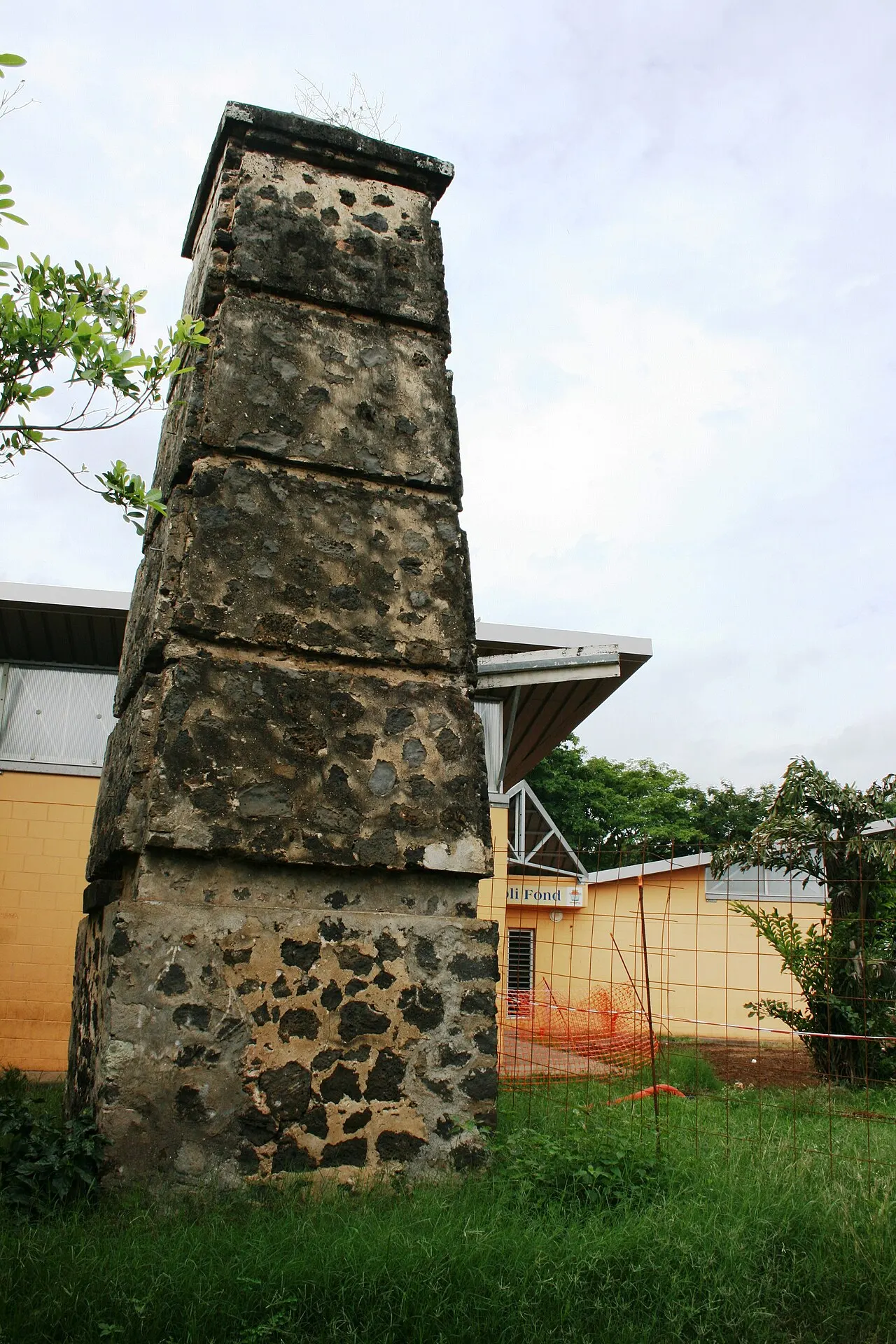 Cheminée dite de « Basse-Terre »