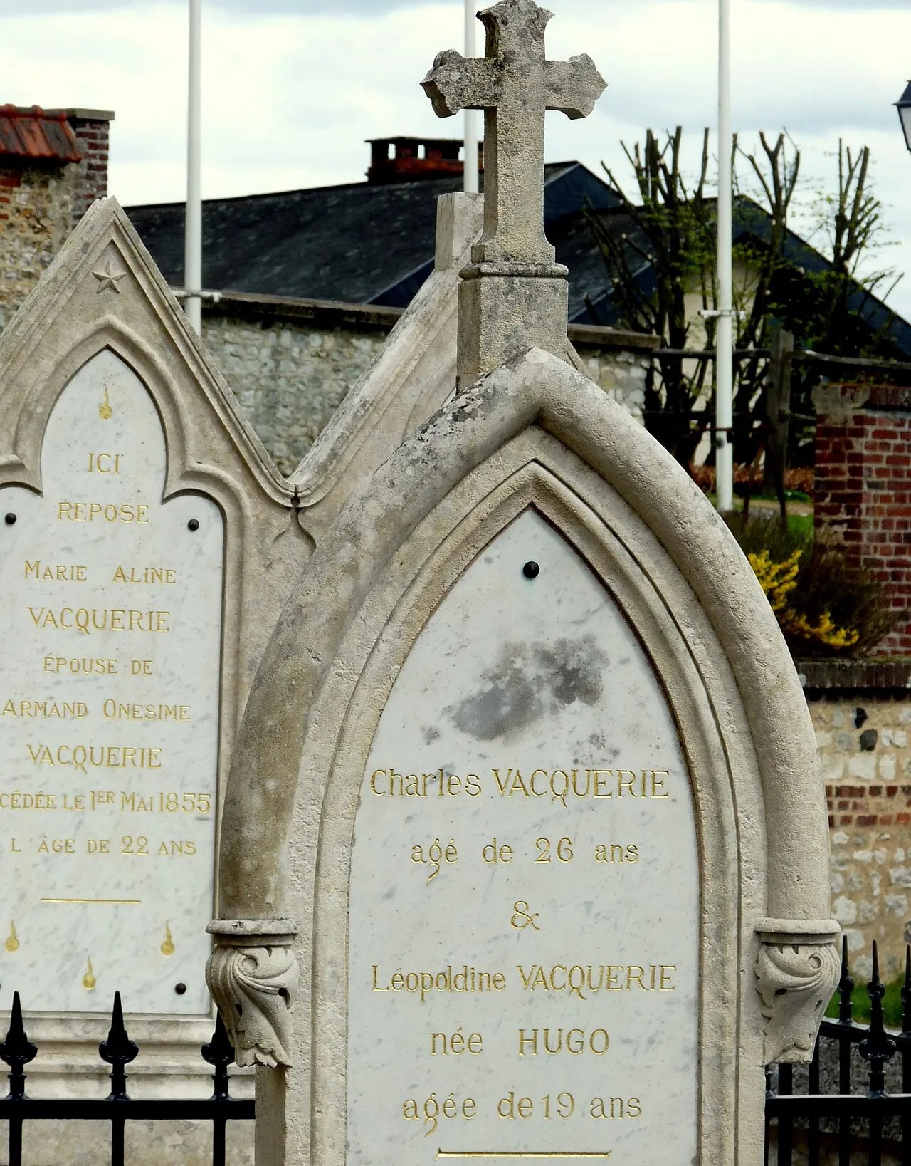 Sépultures de la famille Vacquerie - Hugo situées dans le cimetière